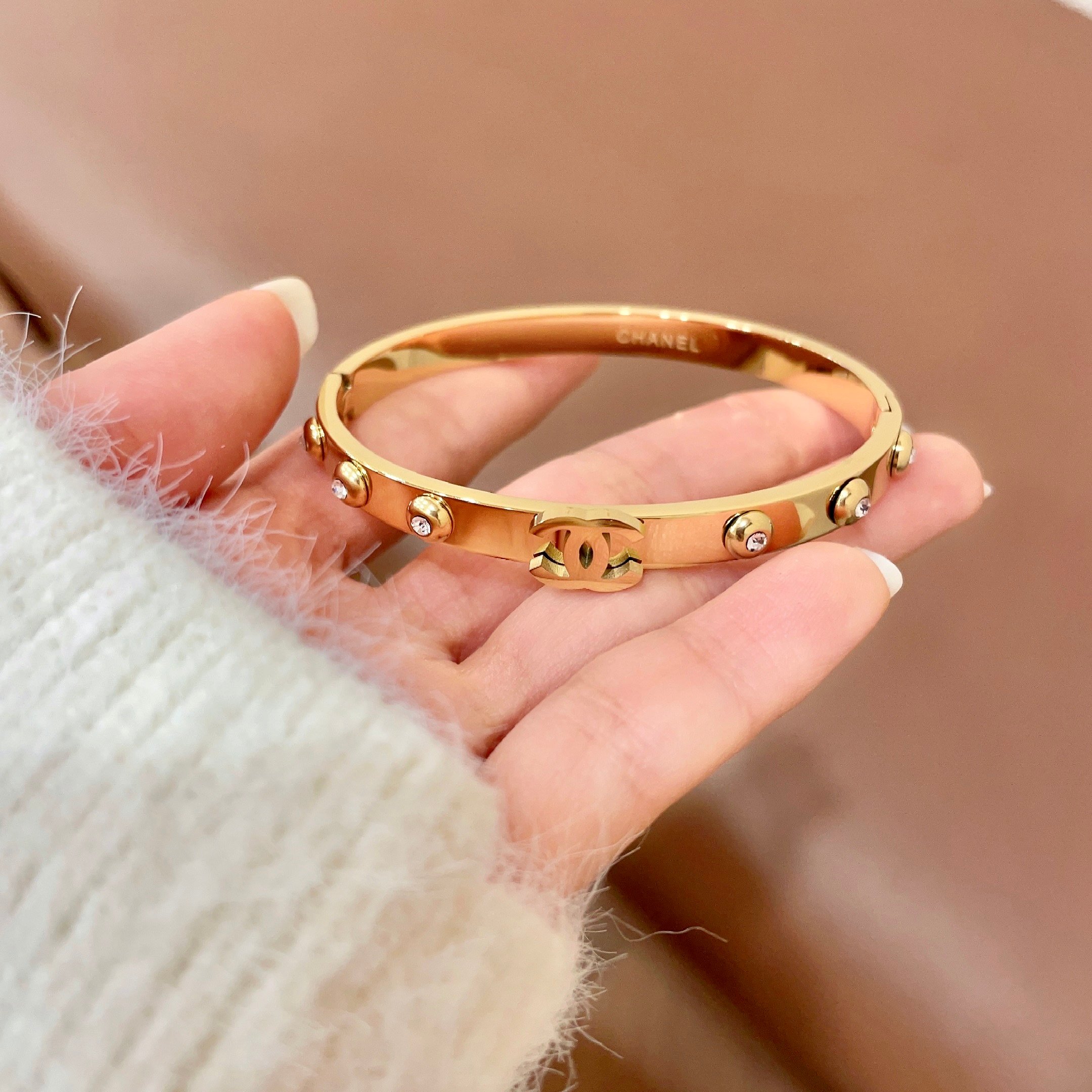 Chanel 新款 香奈儿Chanel六颗闪耀的钻手镯