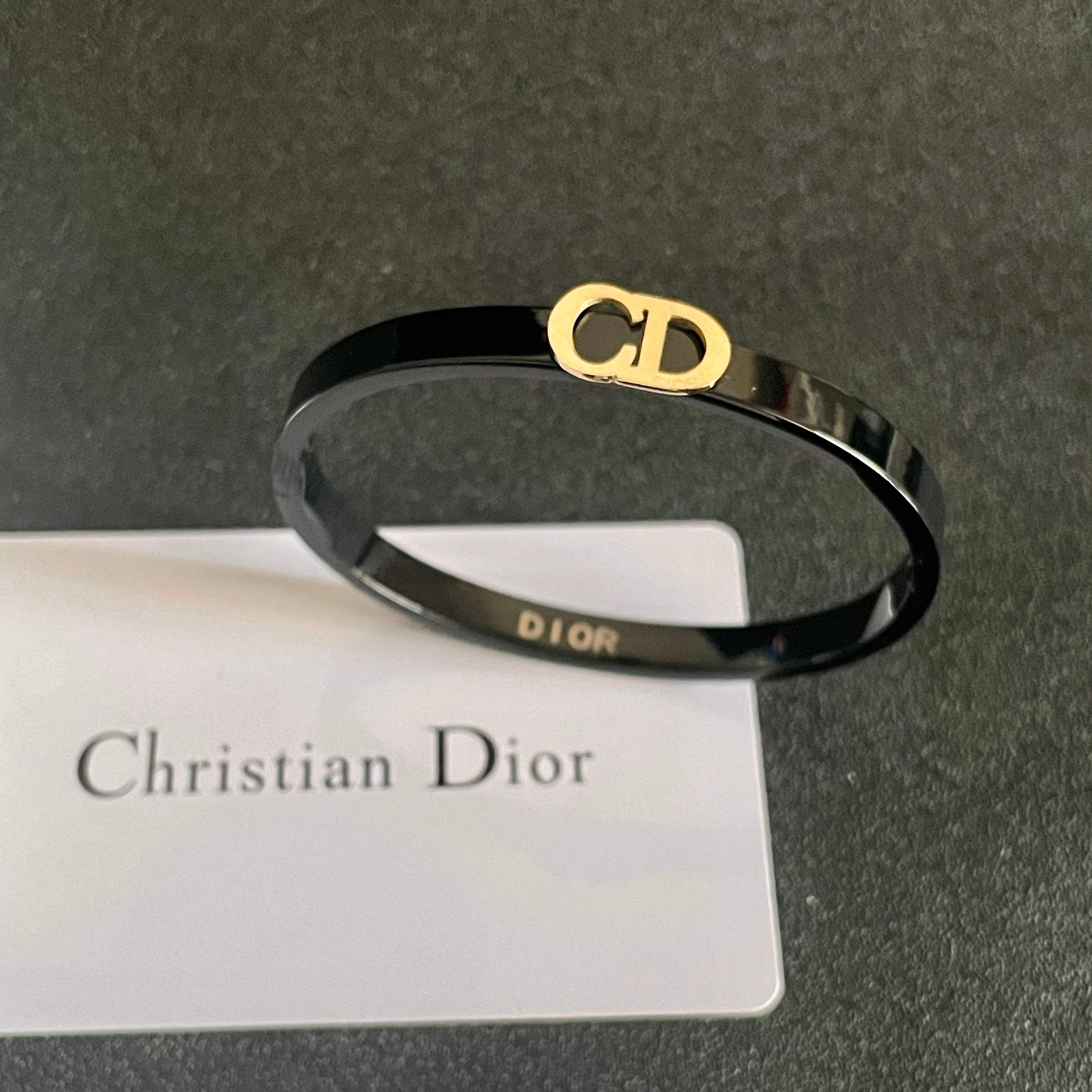 Dior 新款 迪奥碳黑手镯 bling 颜色搭配得非常好高级感 女神气质高端 精钢材质不过敏不褪色