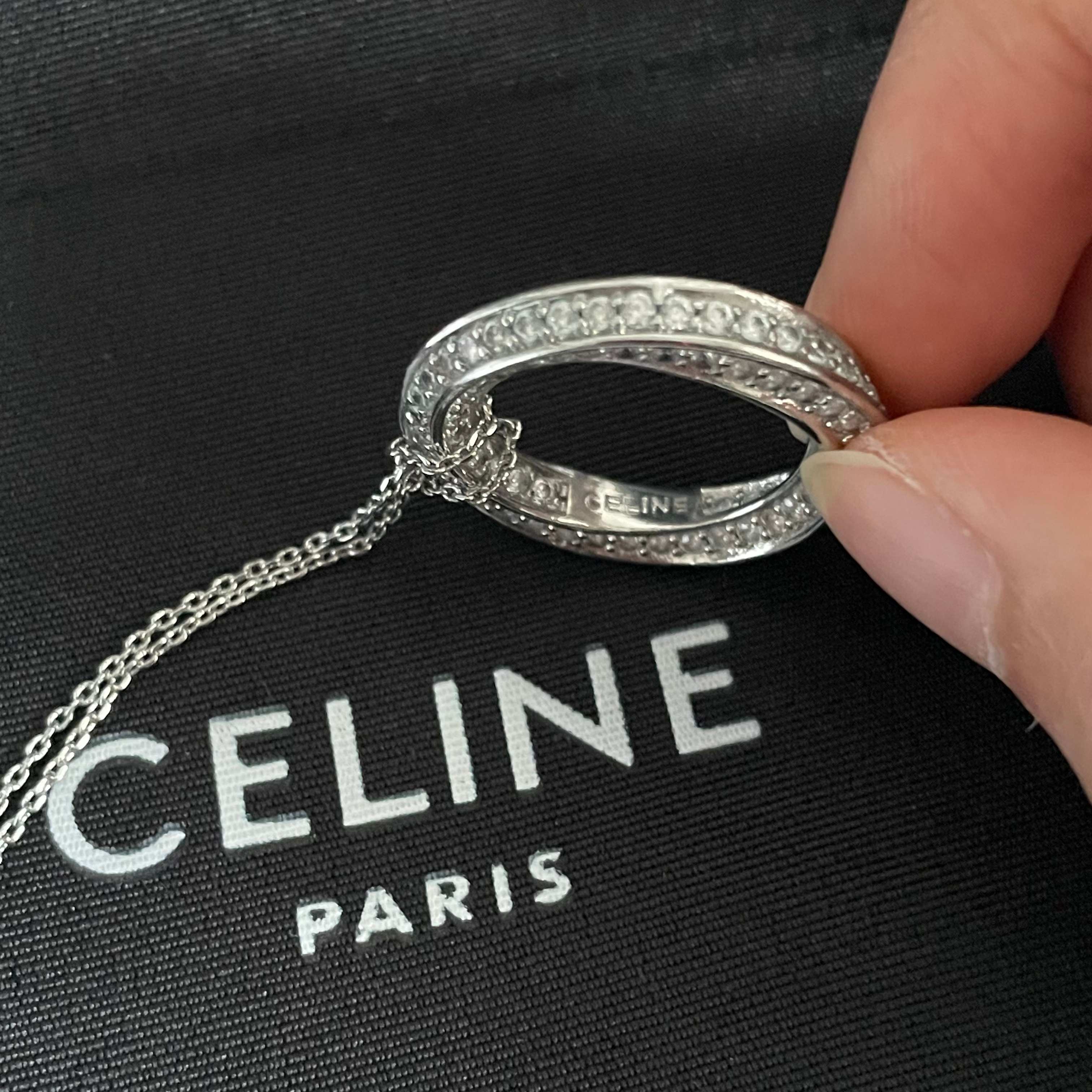 Celine 赛琳 项链 一直是简约时尚界的标杆大胆的设计 百看不厌▪️搭配起来更Fashion ✨.