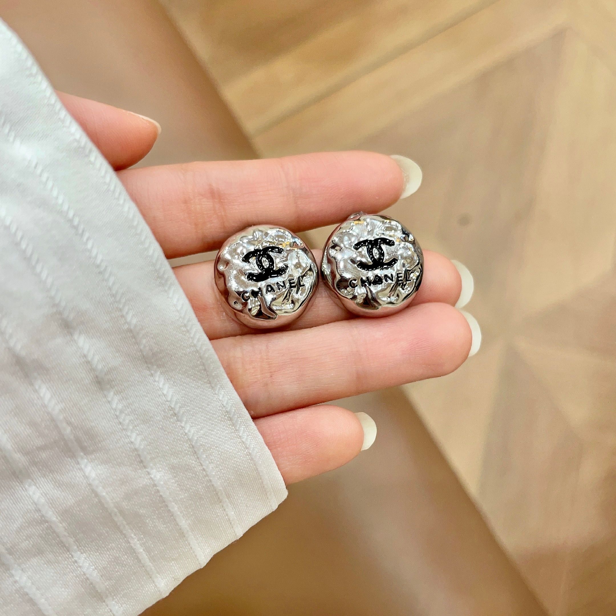 Chanel香奈儿 中古 双C耳钉👀原版复刻logo 小香家的款式真心无需多介绍😘🎶每一款都超好看，精致