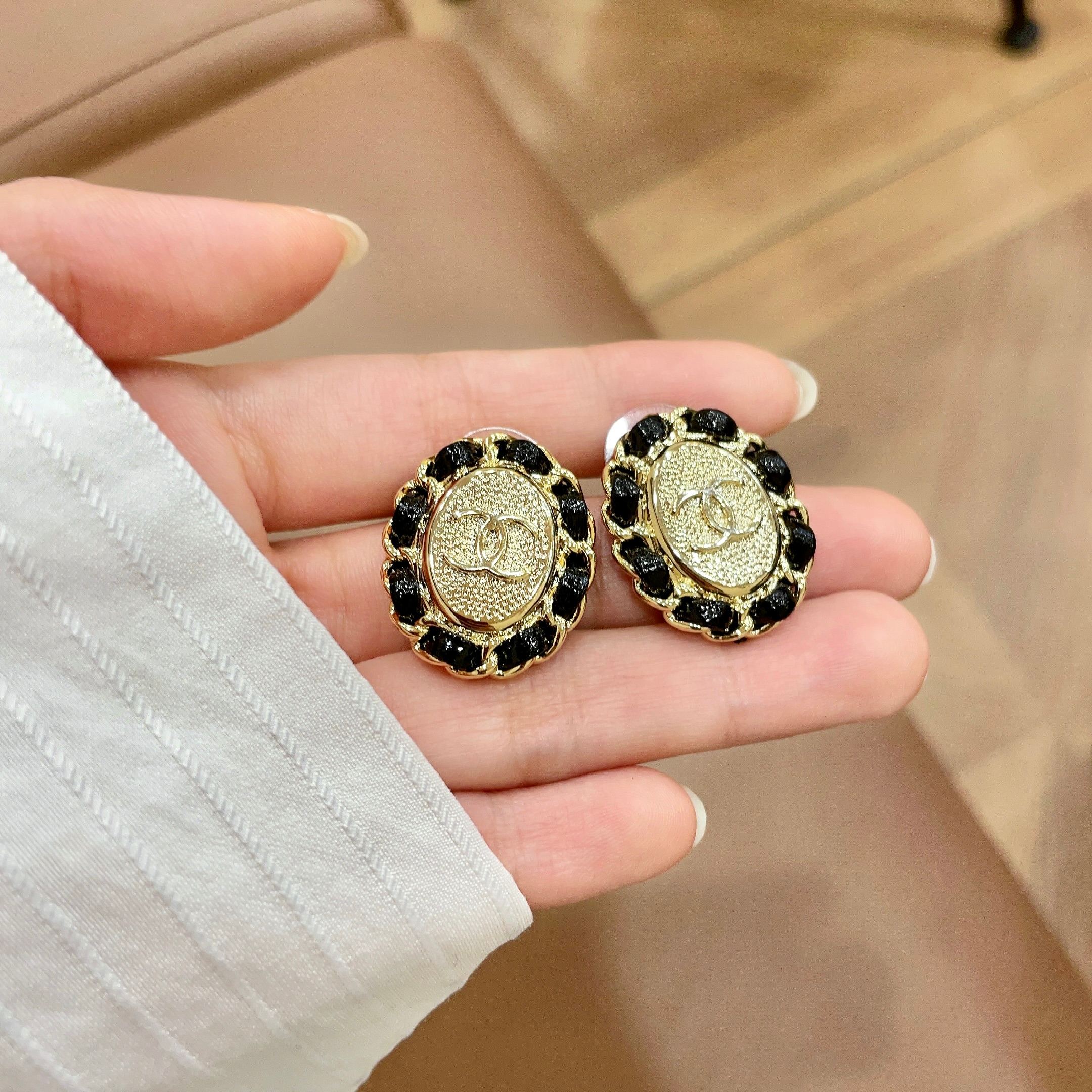 Chanel香奈儿 中古 双C耳钉👀原版复刻logo 小香家的款式真心无需多介绍😘🎶每一款都超好看，精致