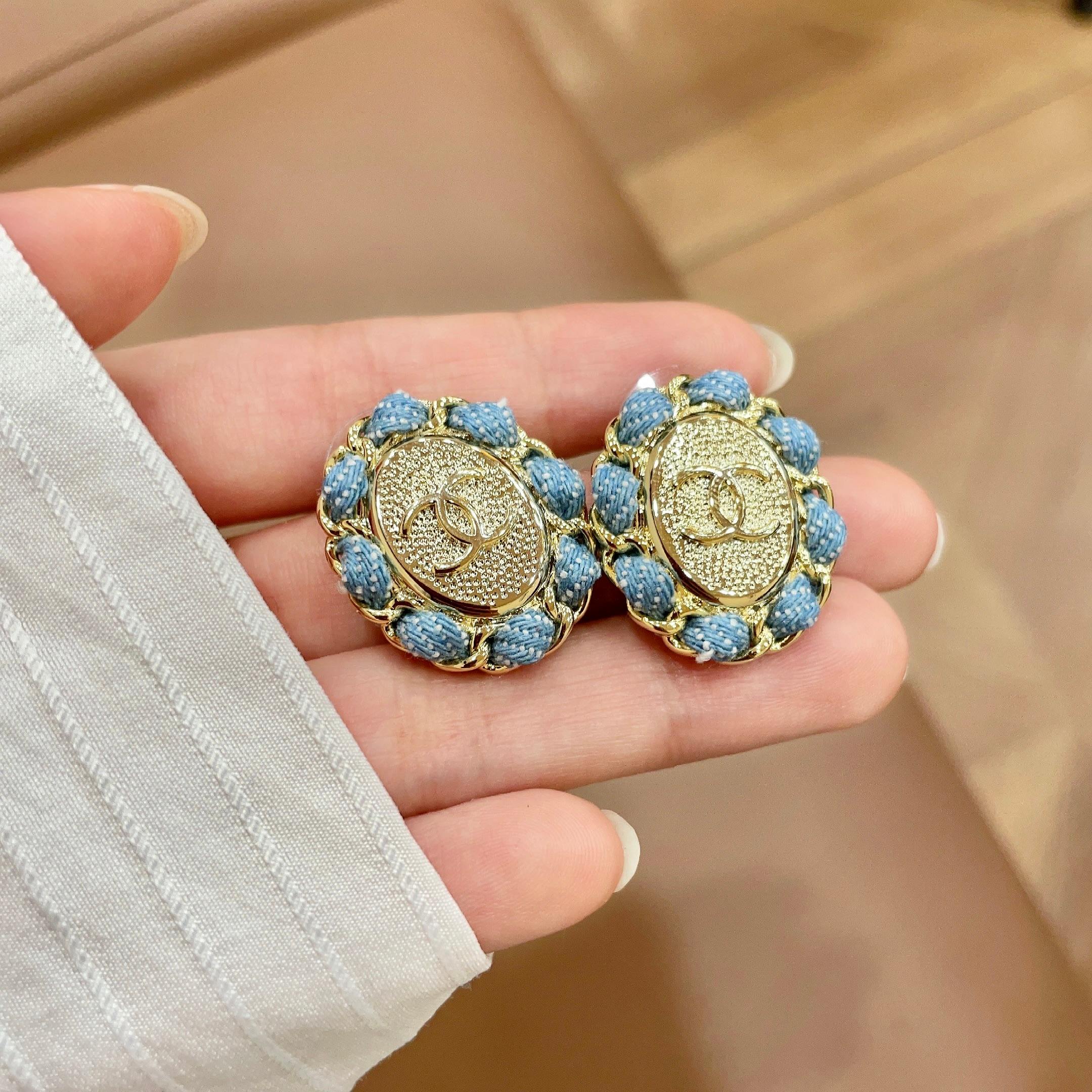Chanel香奈儿 中古 双C耳钉👀原版复刻logo 小香家的款式真心无需多介绍😘🎶每一款都超好看，精致