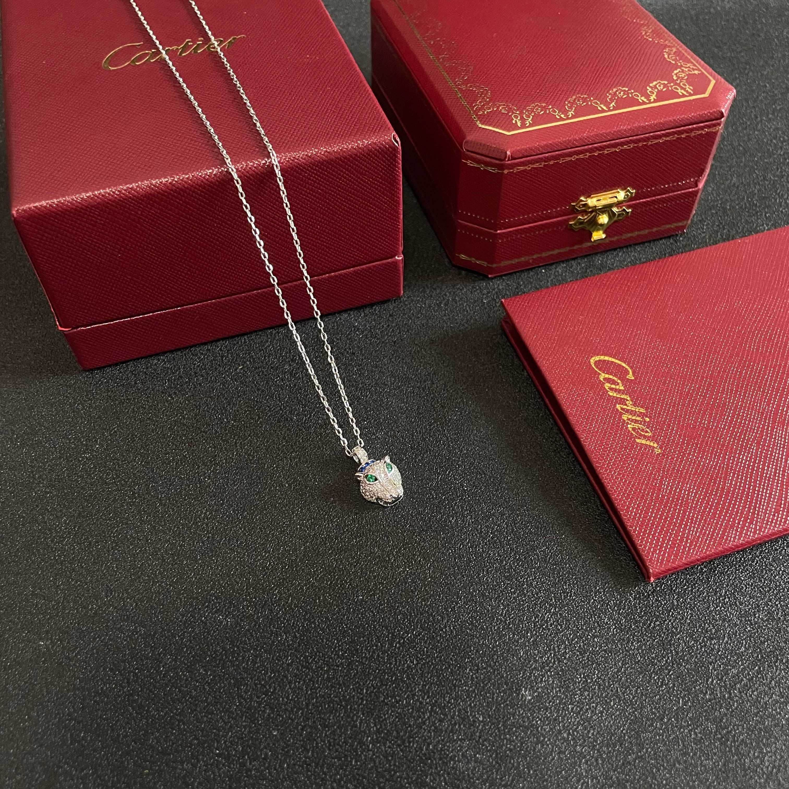 Cartier 新款白金卡地亚豹头项链 超厚实 超霸气豹 logo字印 独特设计 男女通用