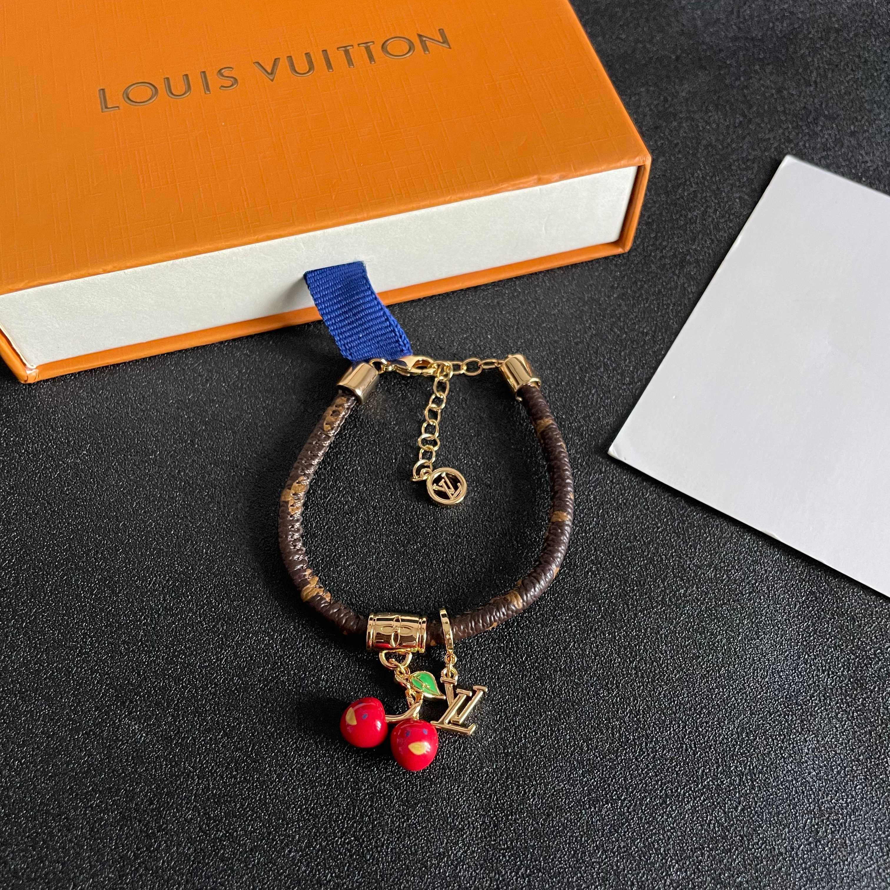 Louis Vuitton 新品 2026新款 LV宽版皮革纹印花手镯