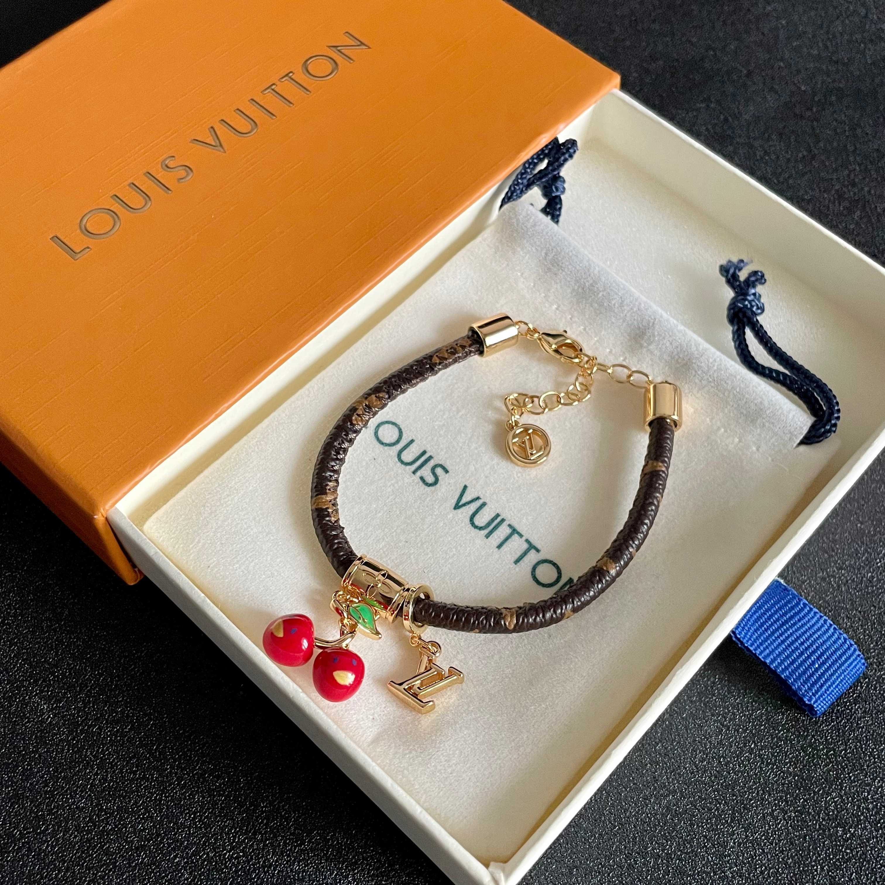 Louis Vuitton 新品 2026新款 LV宽版皮革纹印花手镯