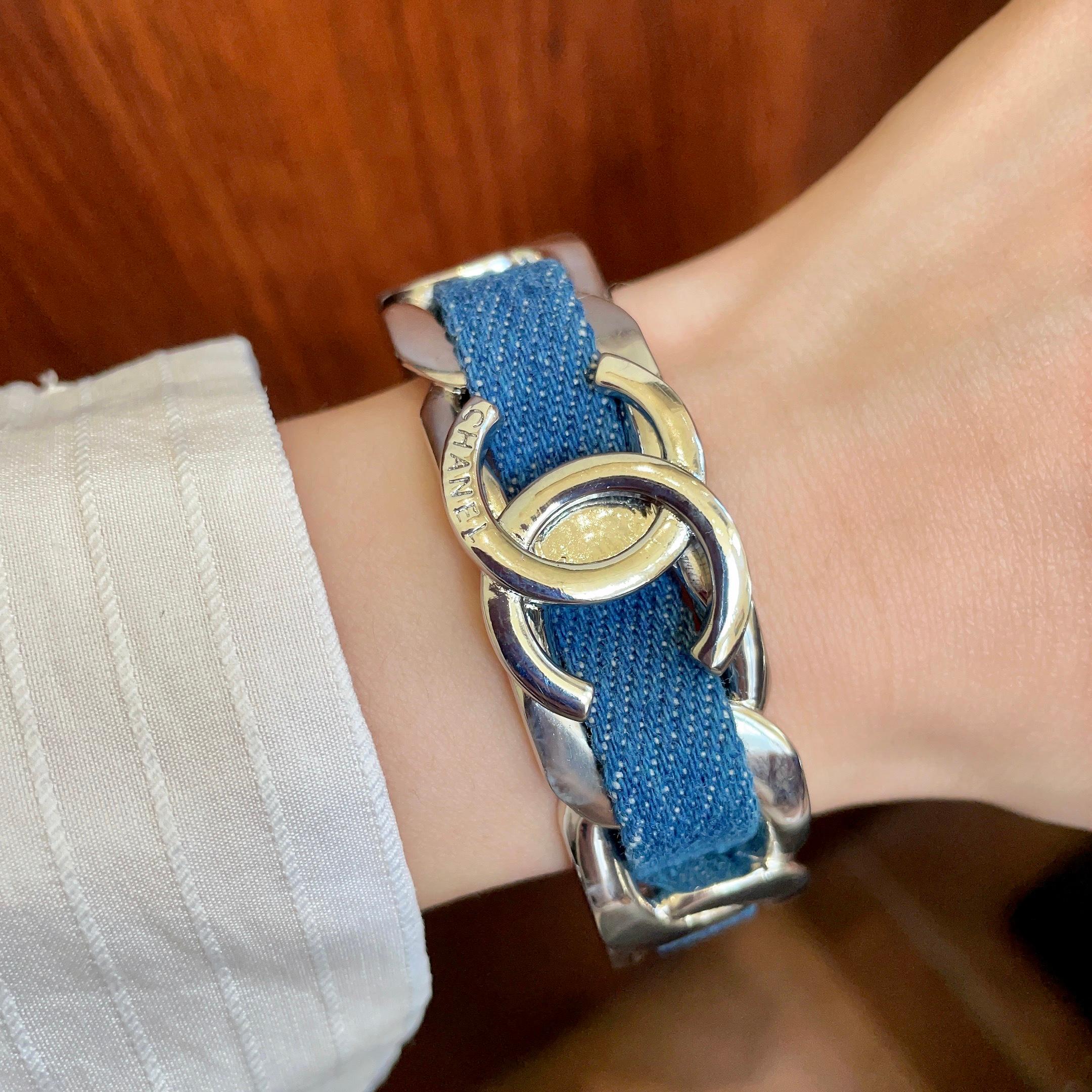 Chanel 新品 小香风Chanel2026新款 皮革手镯 一致材质 火 设计独特 前卫