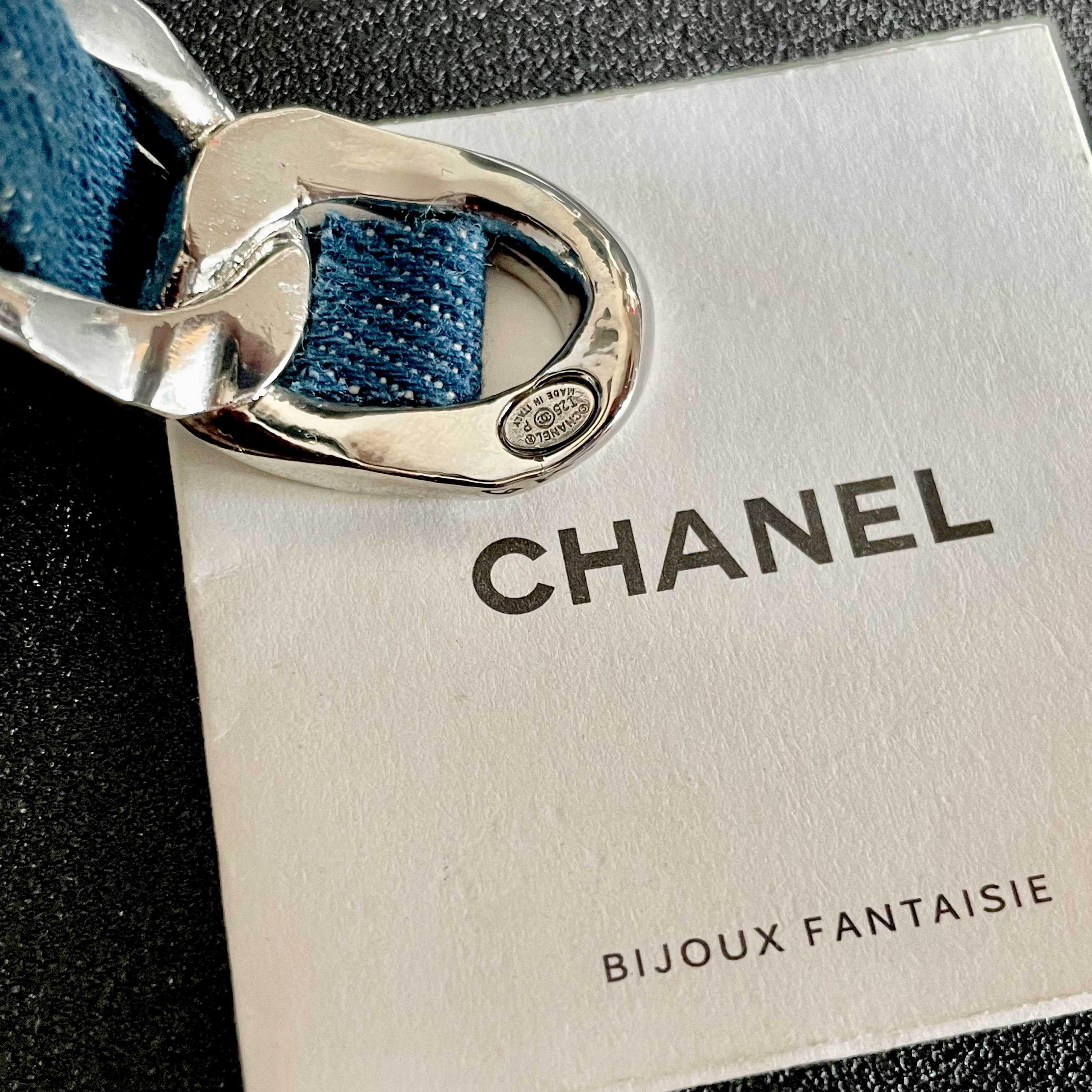 Chanel 新品 小香风Chanel2026新款 皮革手镯 一致材质 火 设计独特 前卫