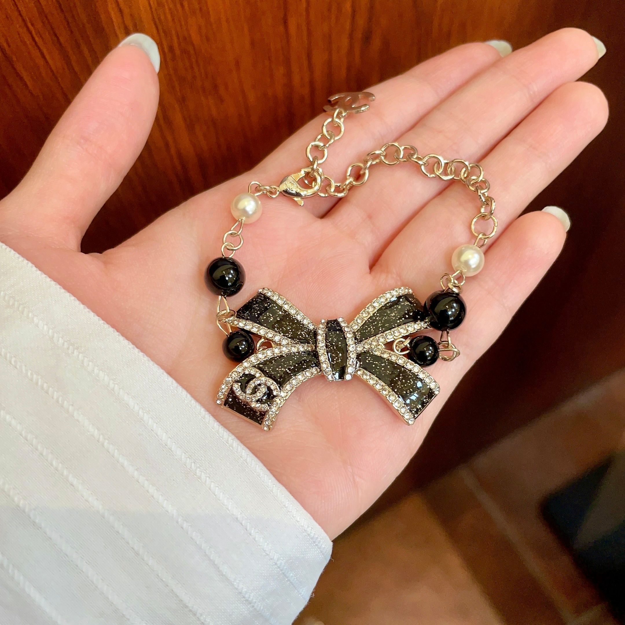Chanel Chanel香奈儿 中古 字母 手链 小香家的款式真心无需多介绍 ，大方，非常显气质
