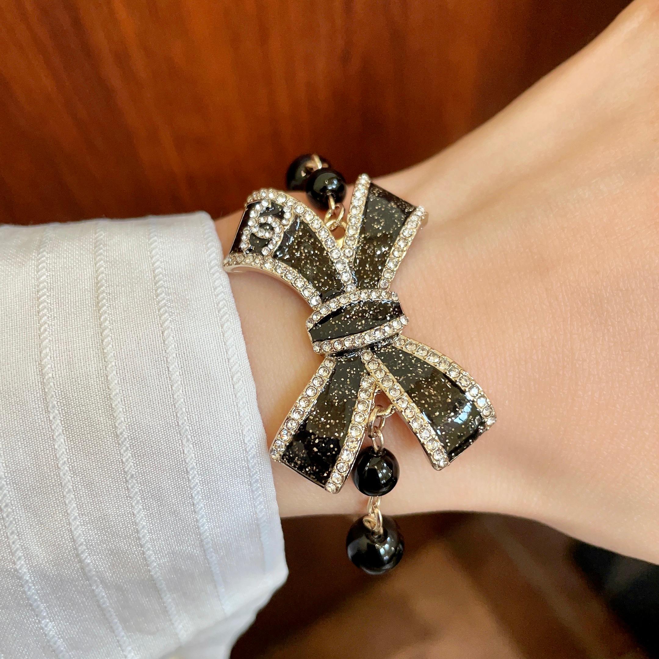 Chanel Chanel香奈儿 中古 字母 手链 小香家的款式真心无需多介绍 ，大方，非常显气质