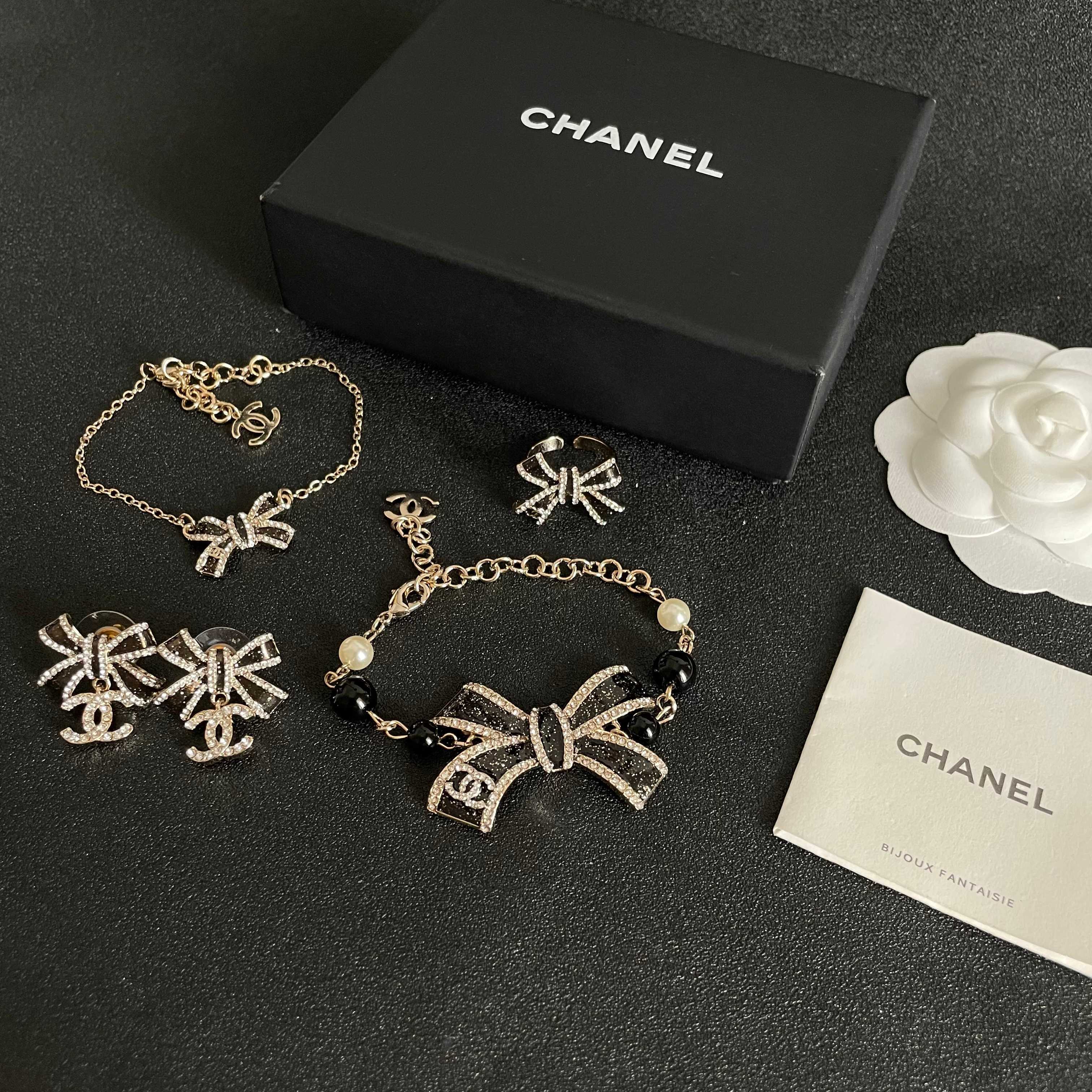 Chanel Chanel香奈儿 中古 字母 手链 小香家的款式真心无需多介绍 ，大方，非常显气质