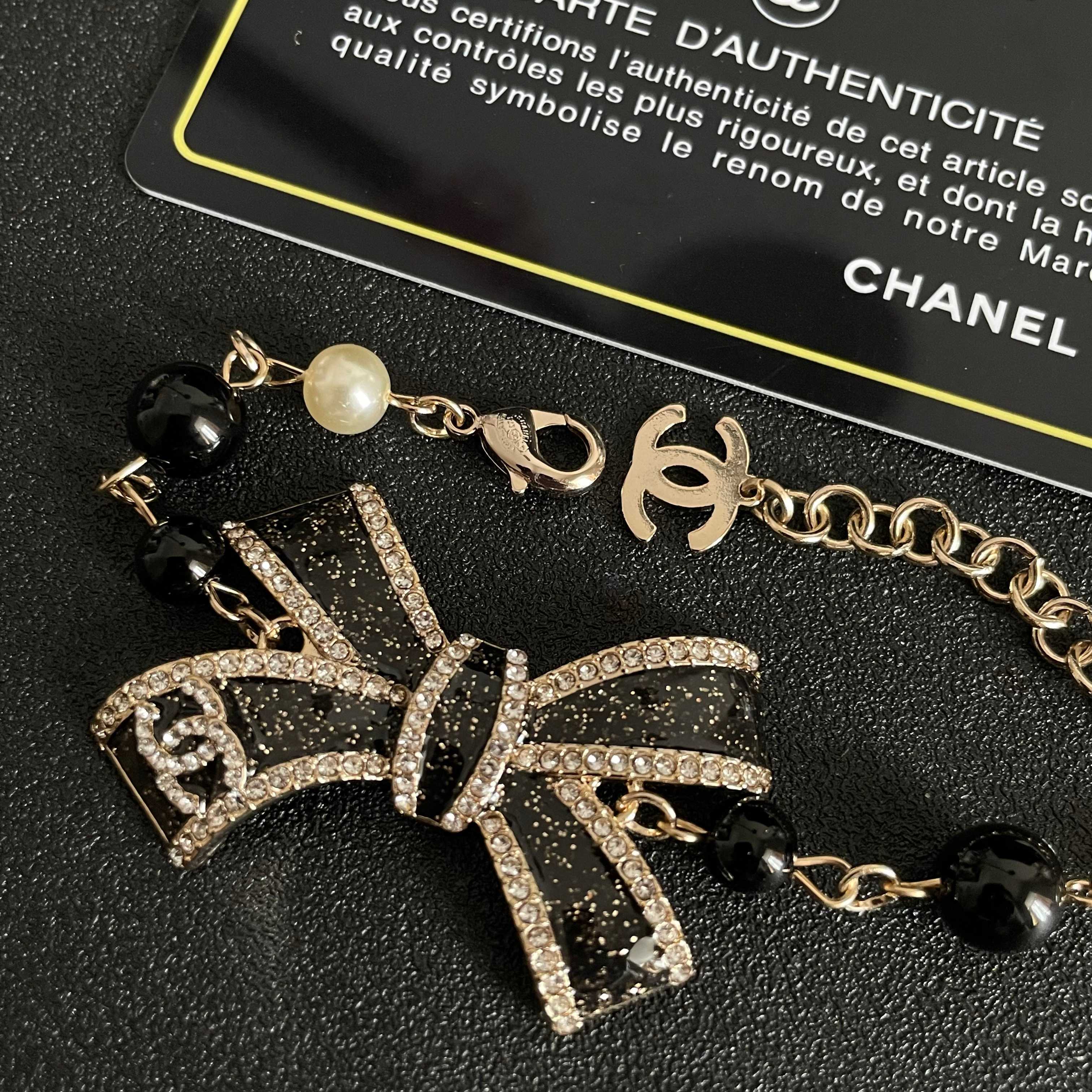 Chanel Chanel香奈儿 中古 字母 手链 小香家的款式真心无需多介绍 ，大方，非常显气质