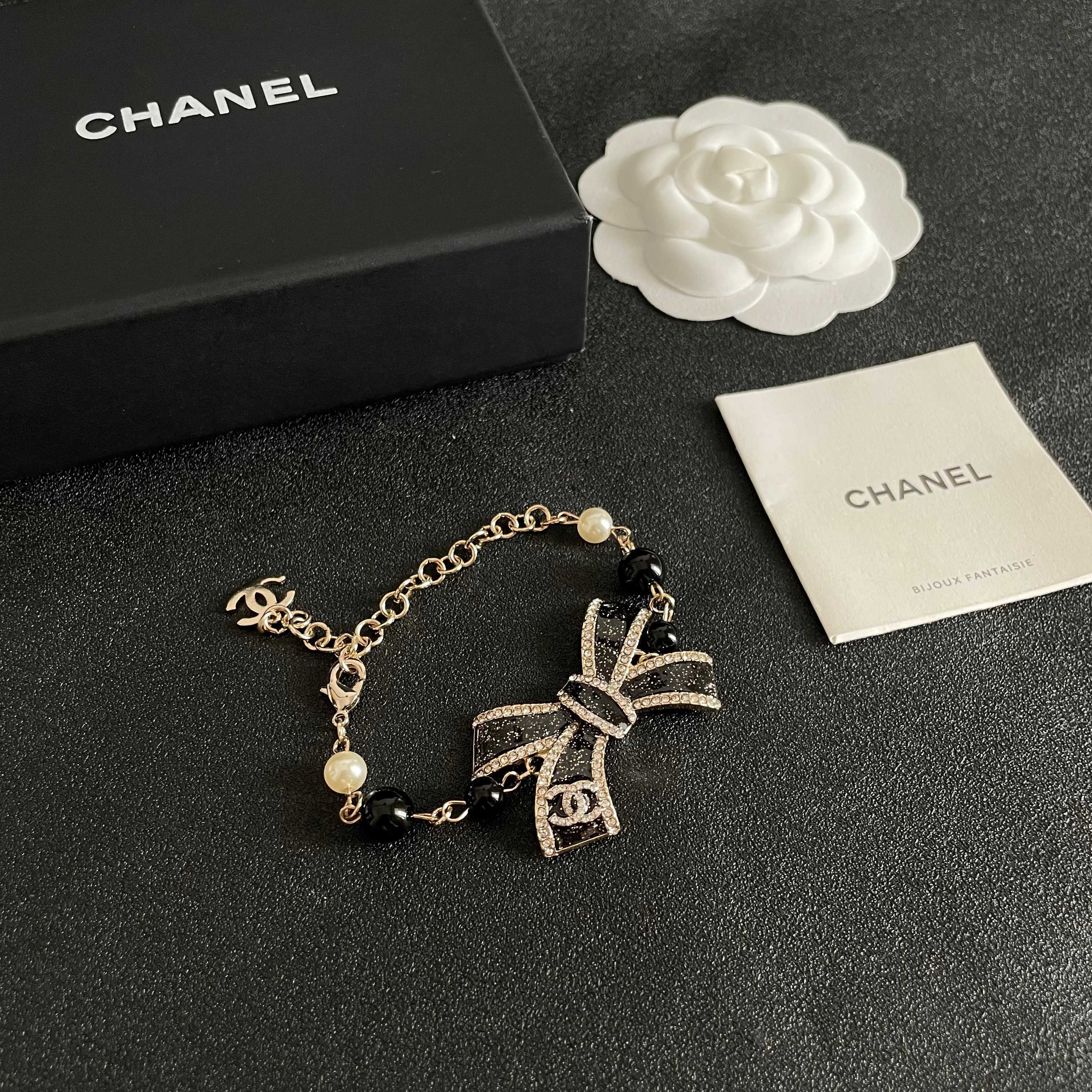 Chanel Chanel香奈儿 中古 字母 手链 小香家的款式真心无需多介绍 ，大方，非常显气质