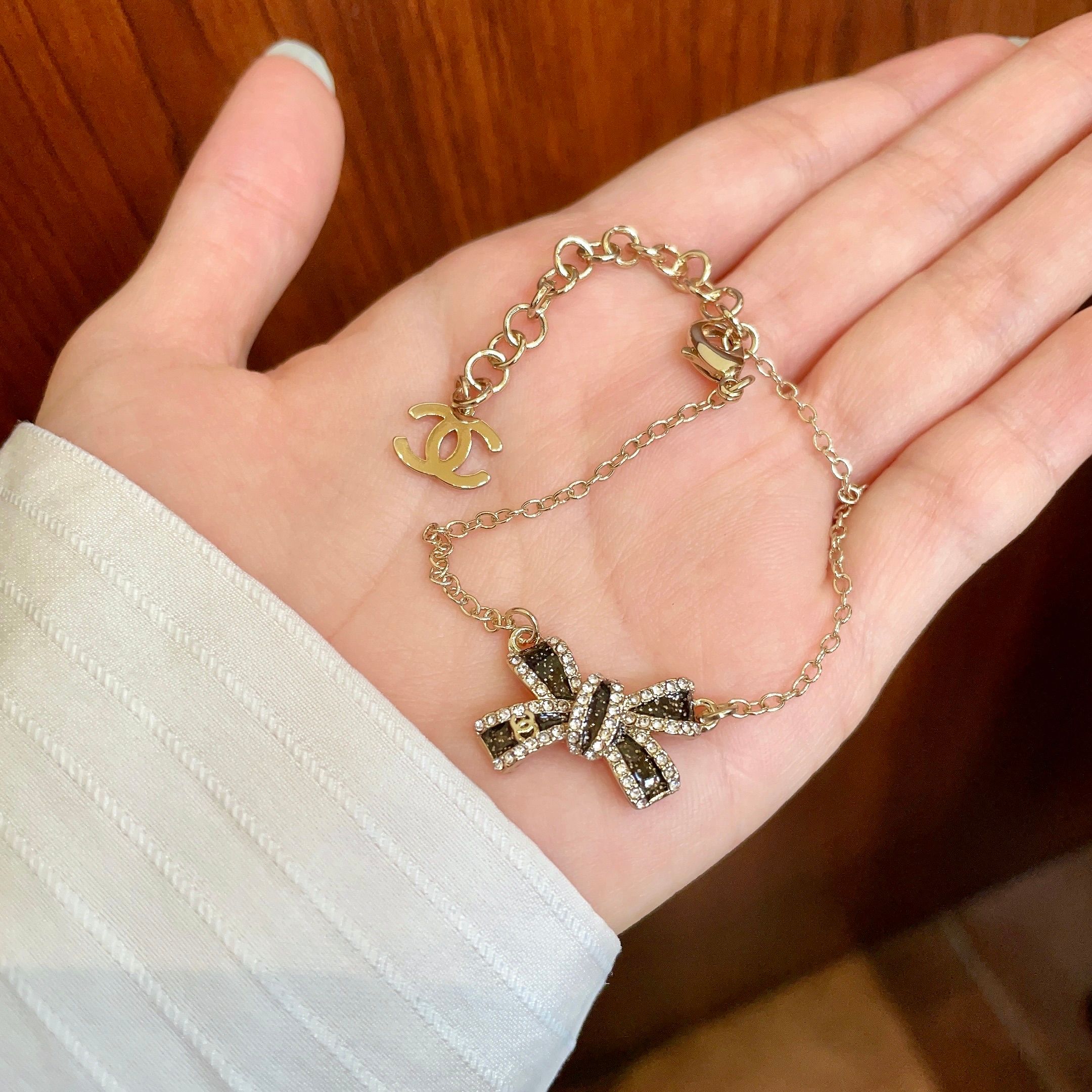 Chanel Chanel香奈儿 中古 字母 手链 小香家的款式真心无需多介绍 ，大方，非常显气质