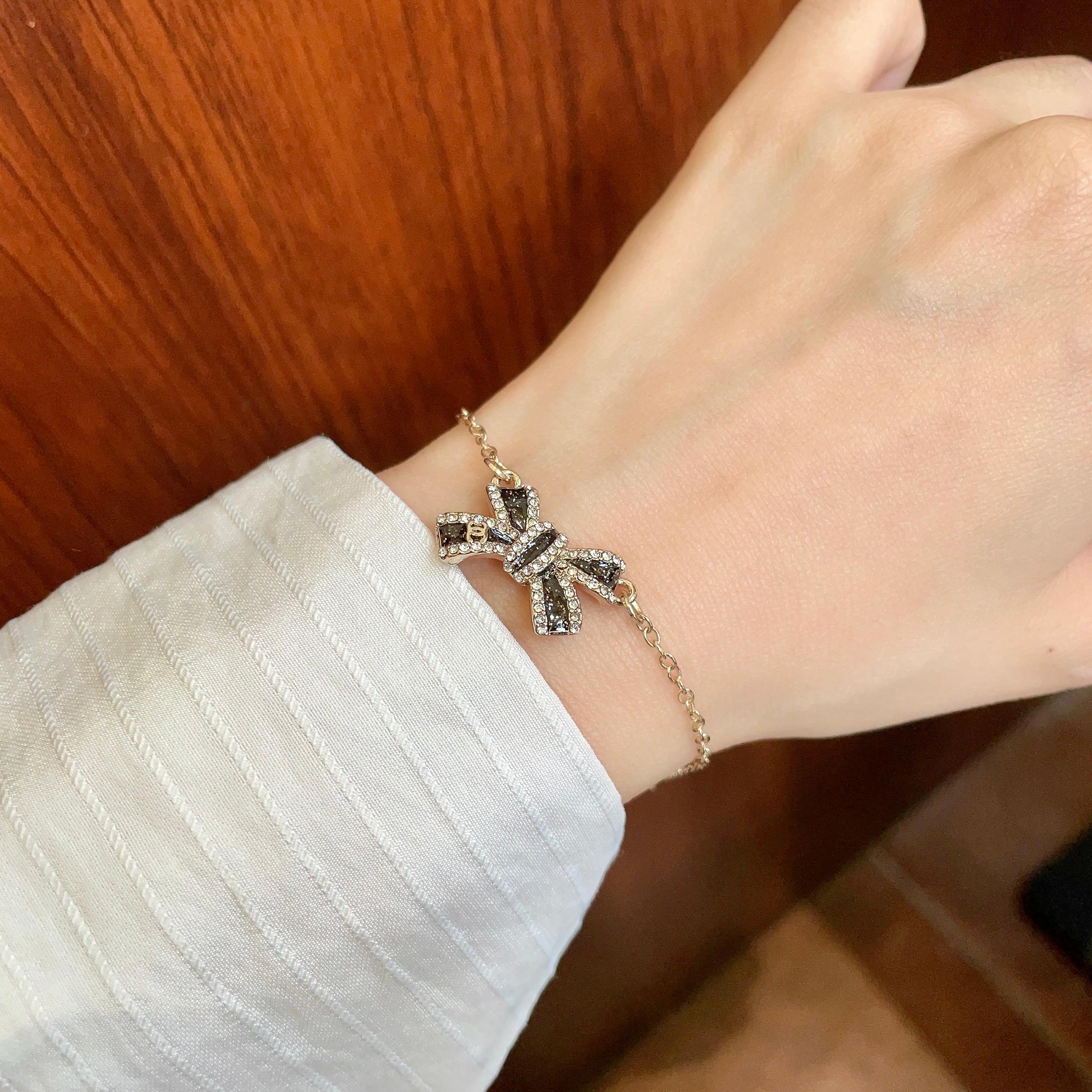 Chanel Chanel香奈儿 中古 字母 手链 小香家的款式真心无需多介绍 ，大方，非常显气质