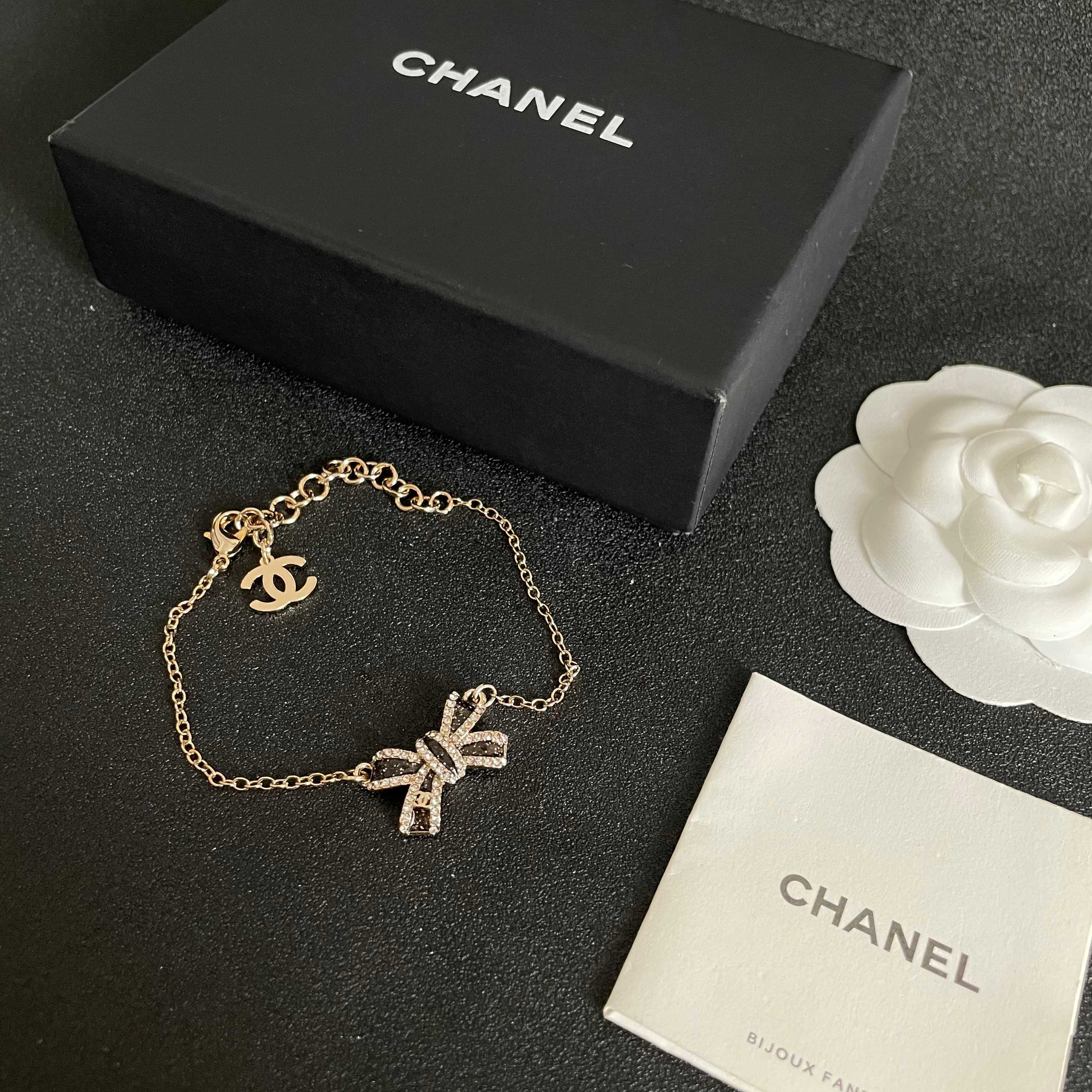 Chanel Chanel香奈儿 中古 字母 手链 小香家的款式真心无需多介绍 ，大方，非常显气质