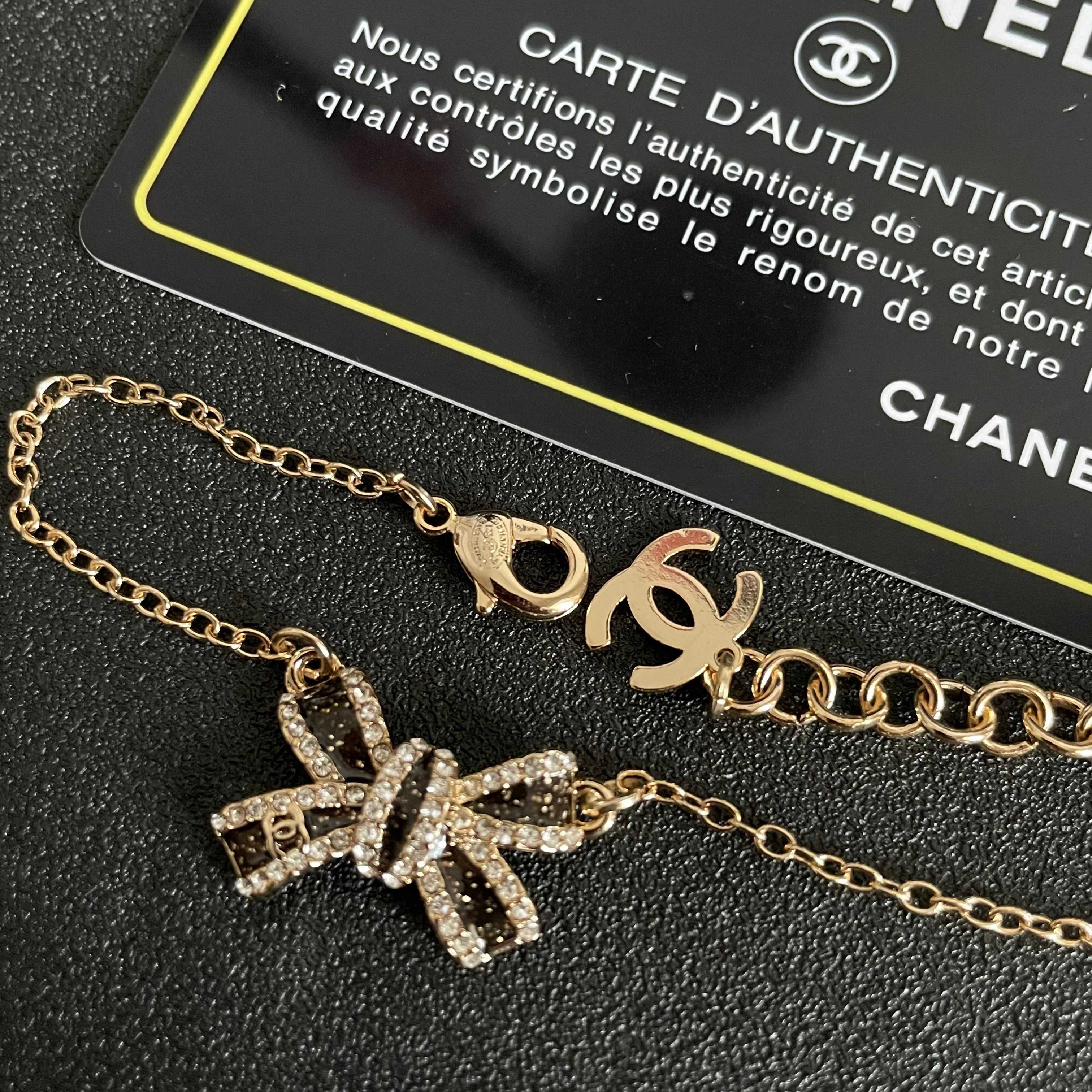 Chanel Chanel香奈儿 中古 字母 手链 小香家的款式真心无需多介绍 ，大方，非常显气质