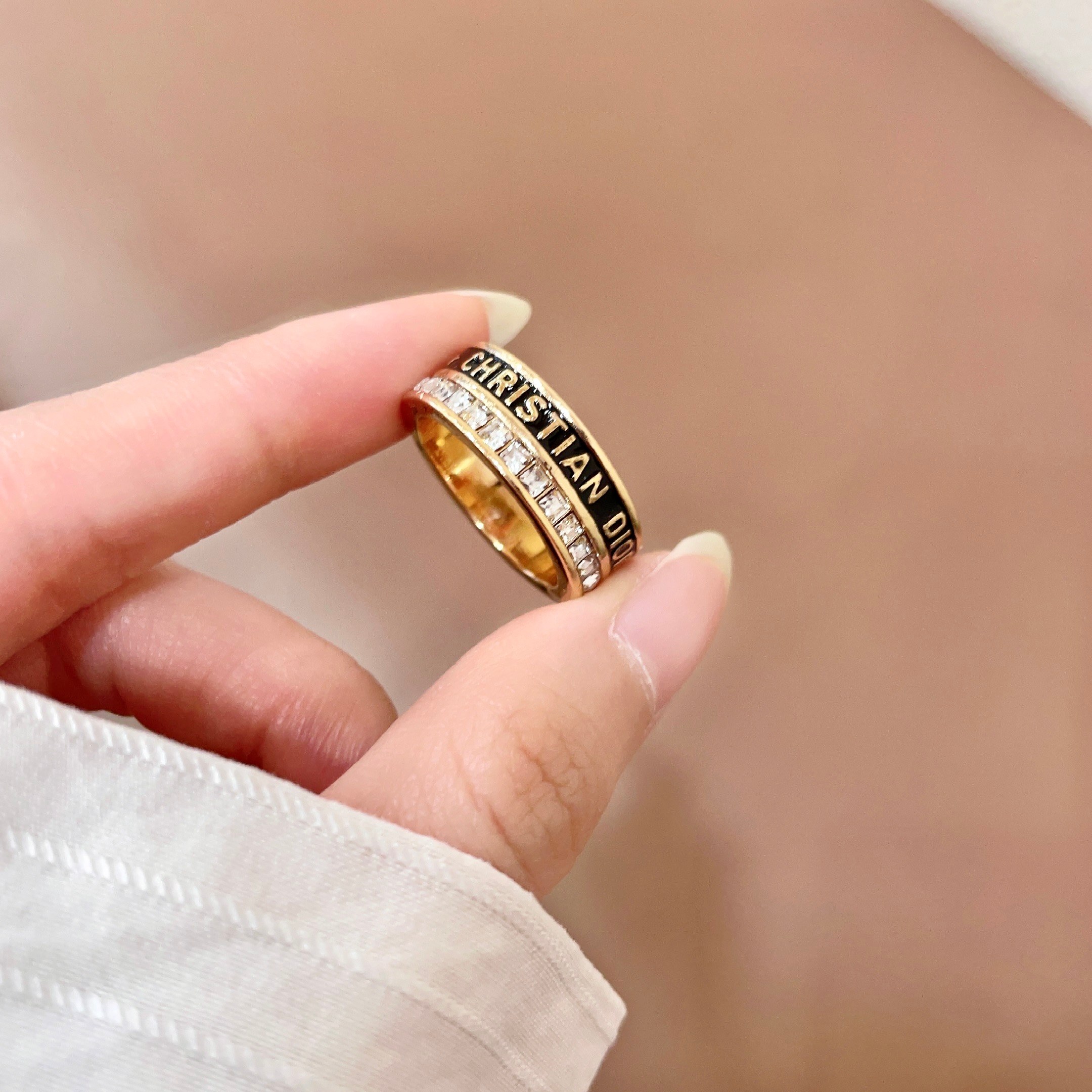 Dior 新款Dior迪奥CD字母满边钻 系列五角星 造型戒指 夏天 款 简约的设计 超 又显手白