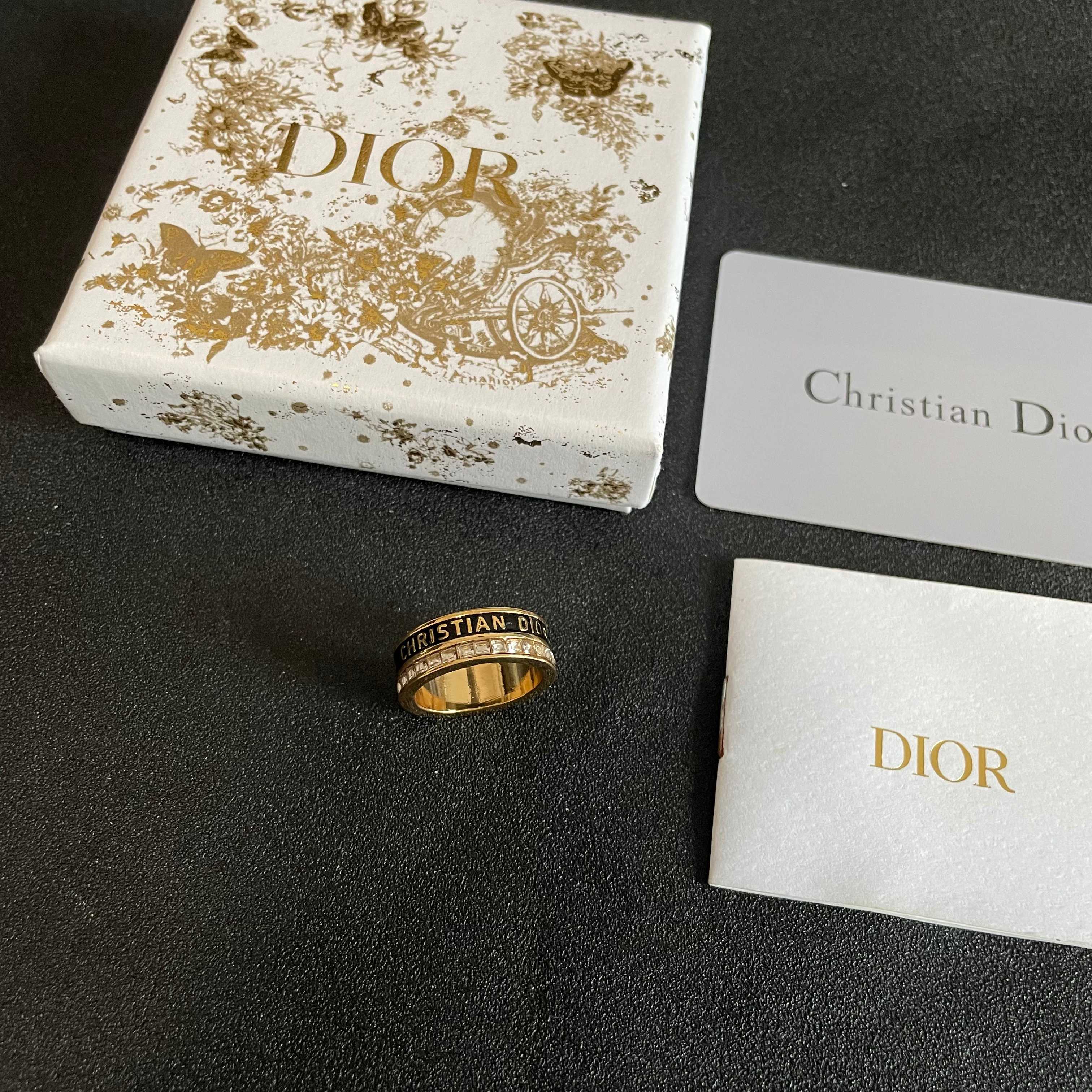 Dior 新款Dior迪奥CD字母满边钻 系列五角星 造型戒指 夏天 款 简约的设计 超 又显手白