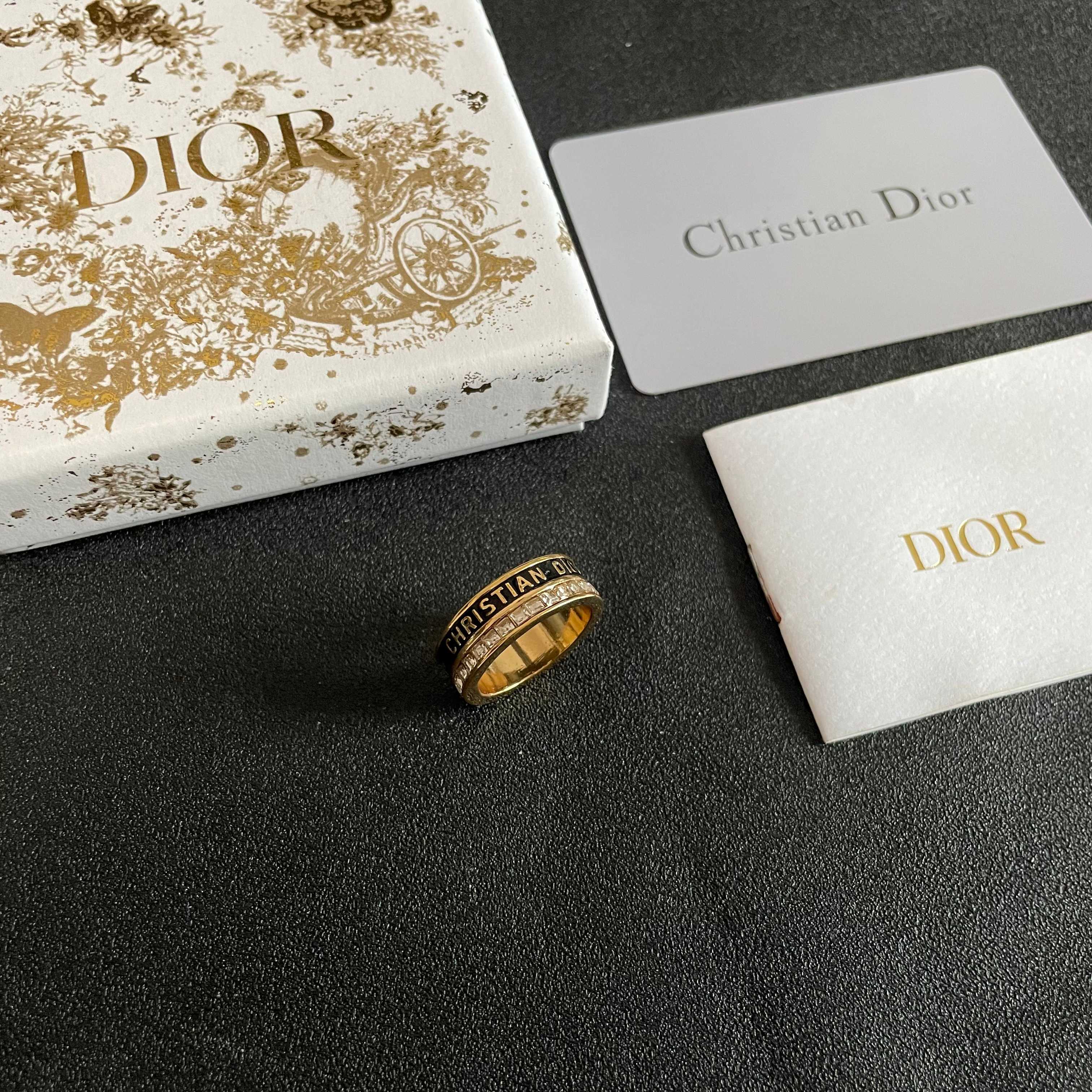 Dior 新款Dior迪奥CD字母满边钻 系列五角星 造型戒指 夏天 款 简约的设计 超 又显手白