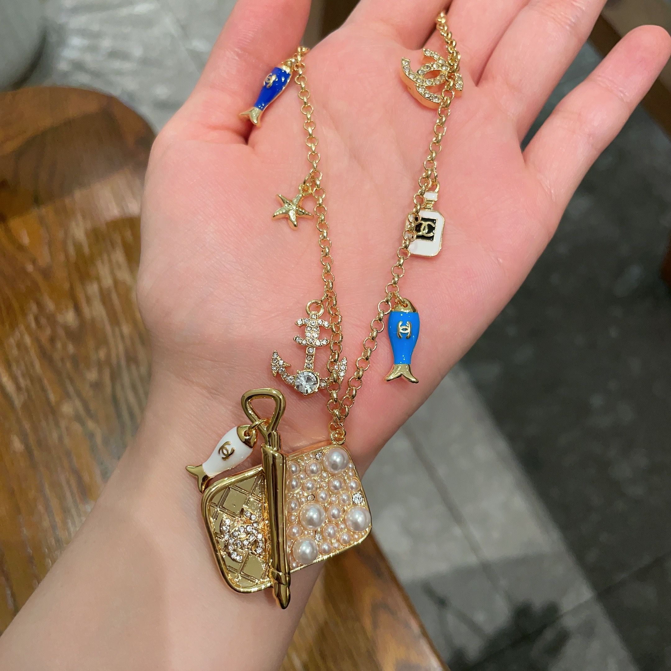 Chanel Chanel香奈儿 中古 字母毛衣链 项链 小香家的款式真心无需多介绍 ，大方，非常显气质