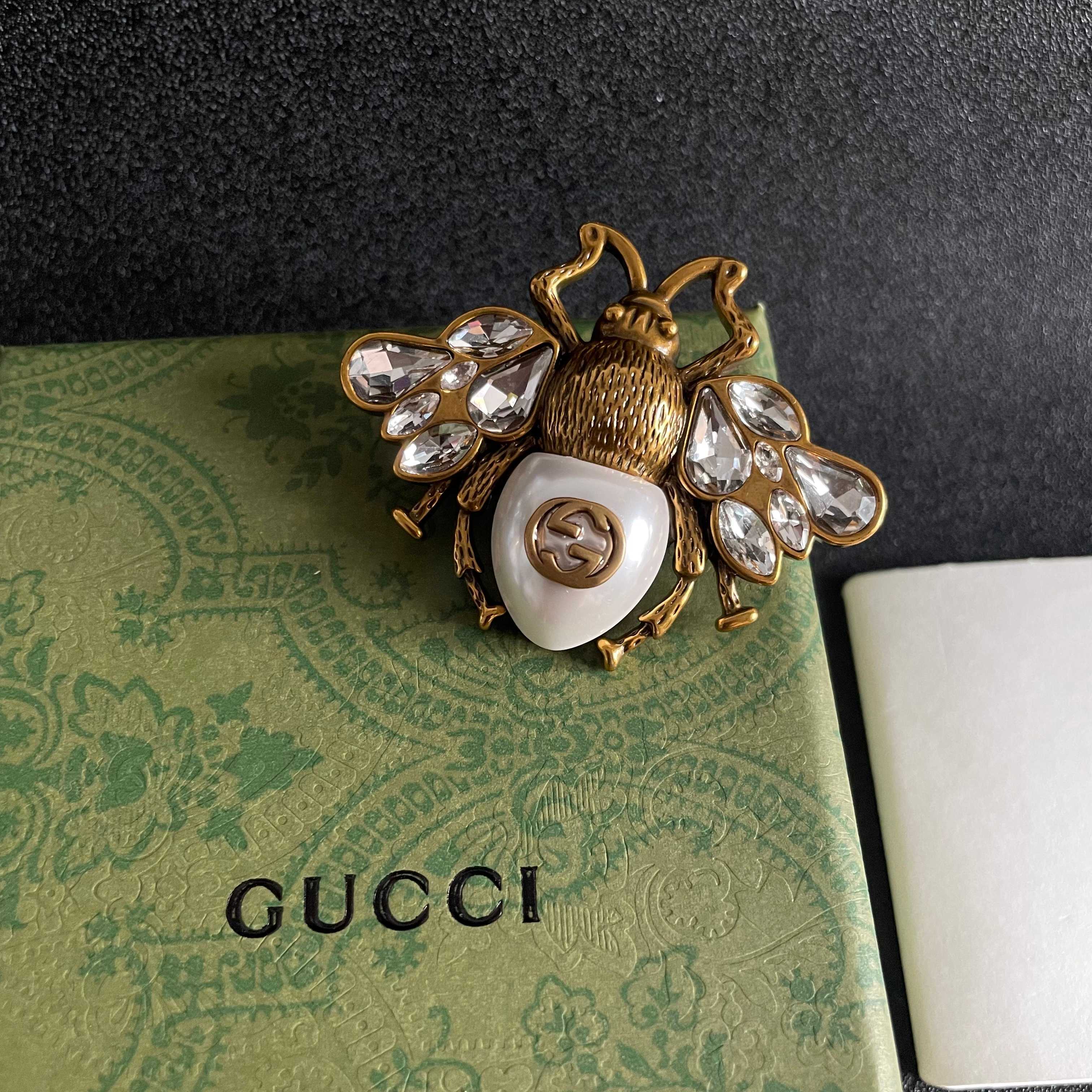Gucci 古驰Gucci 新款同步上新胸针 是最懂女人的饰物 那些倾注了全部心血去做自己的女人