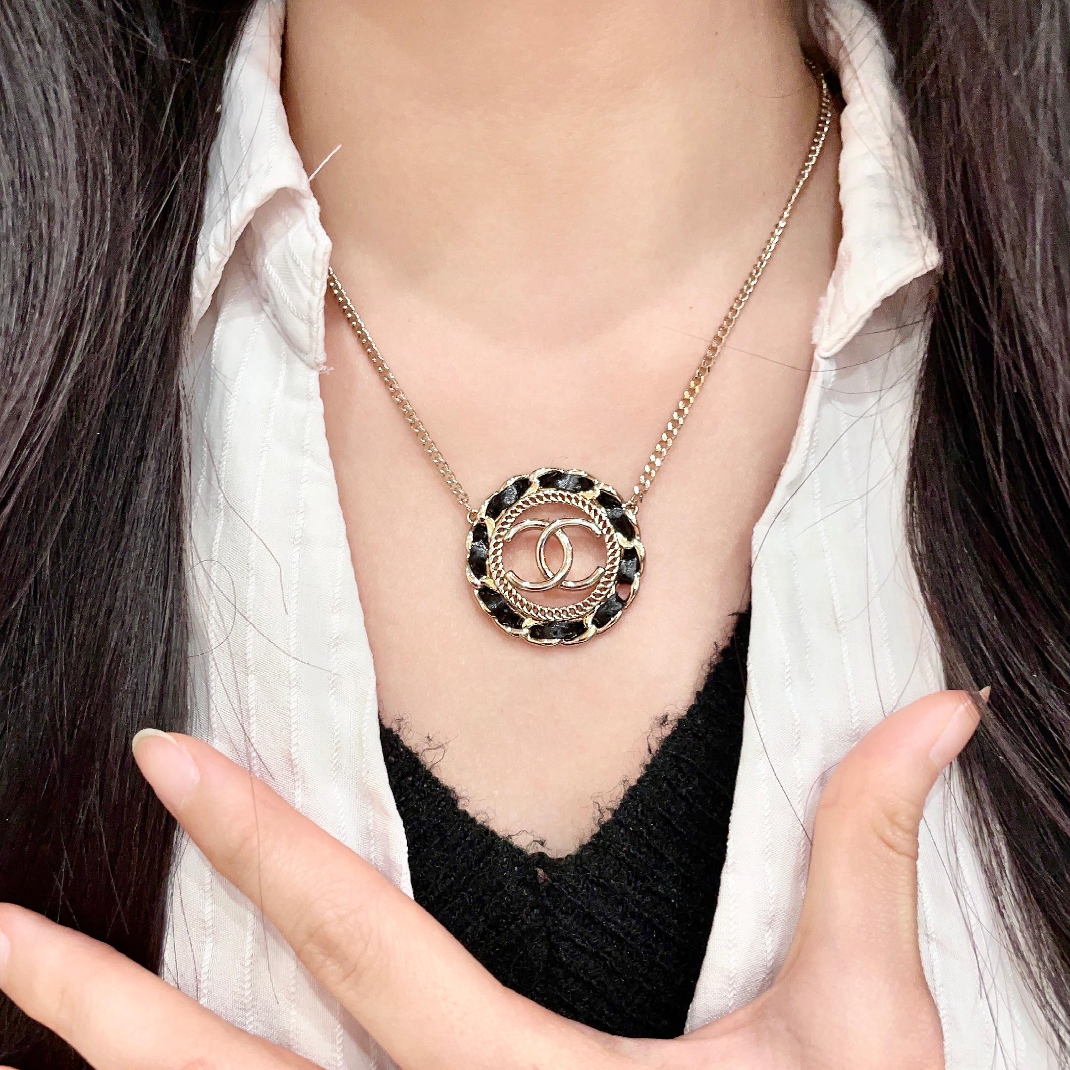 Chanel Chanel香奈儿 中古 字母 项链 小香家的款式真心无需多介绍 ，大方，非常显气质