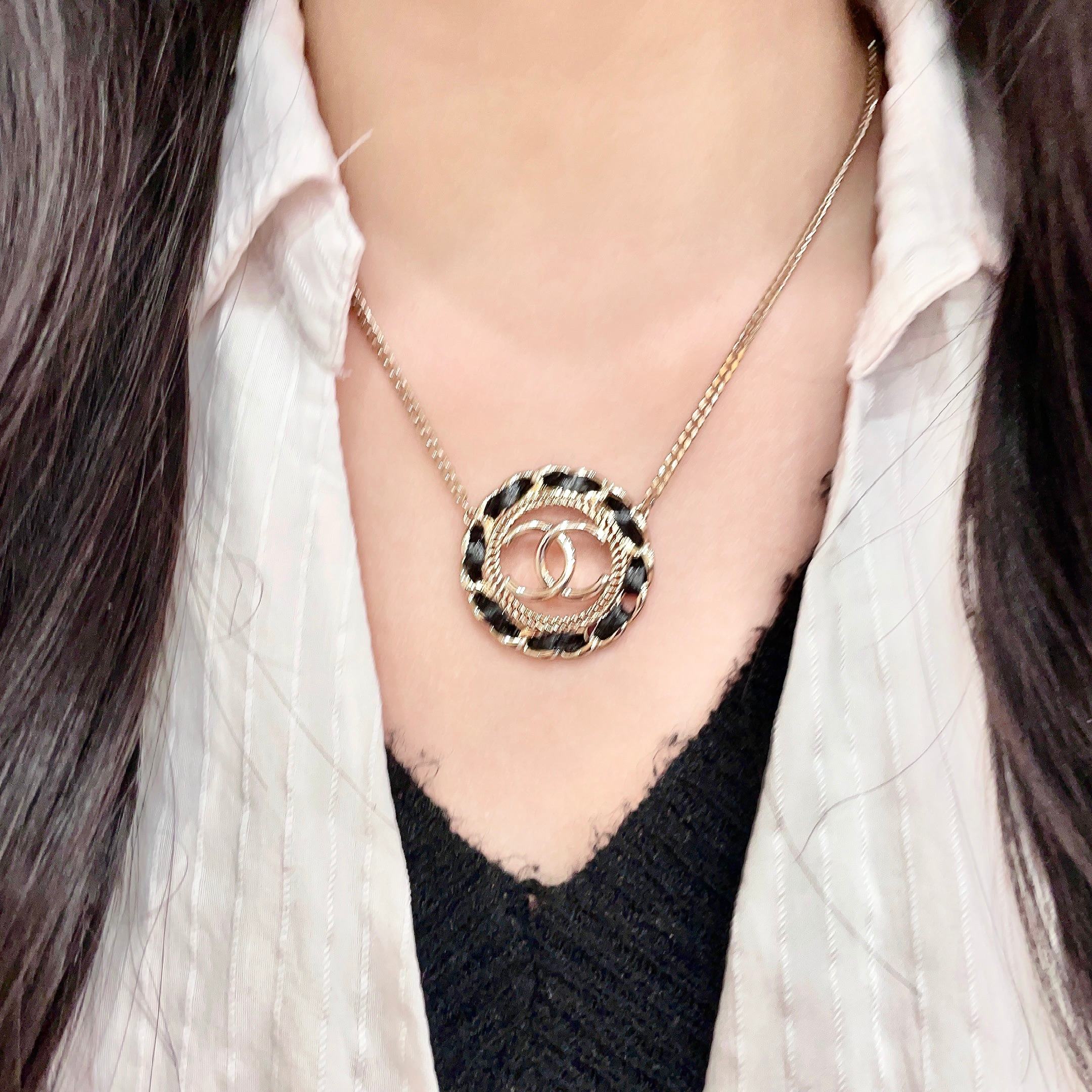 Chanel香奈儿 中古 字母 项链👀小香家的款式真心无需多介绍😘🎶每一款都超好看，精致大方，非常显气质