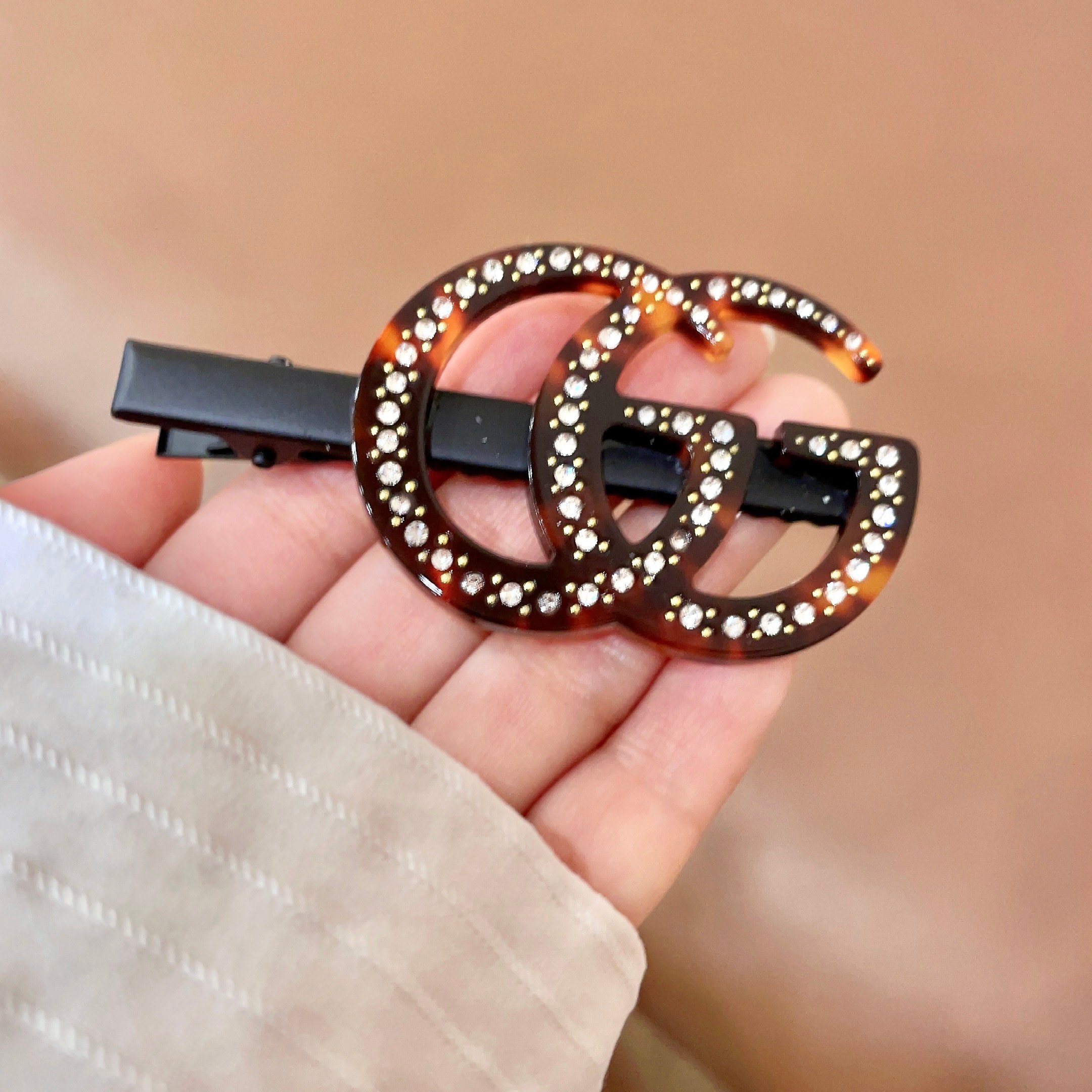 Gucci 新品发夹 古驰 新款发夹火爆来袭 做工 无可挑剔 代购级别‼ 售‼适合任何小仙女 百分百驾驭
