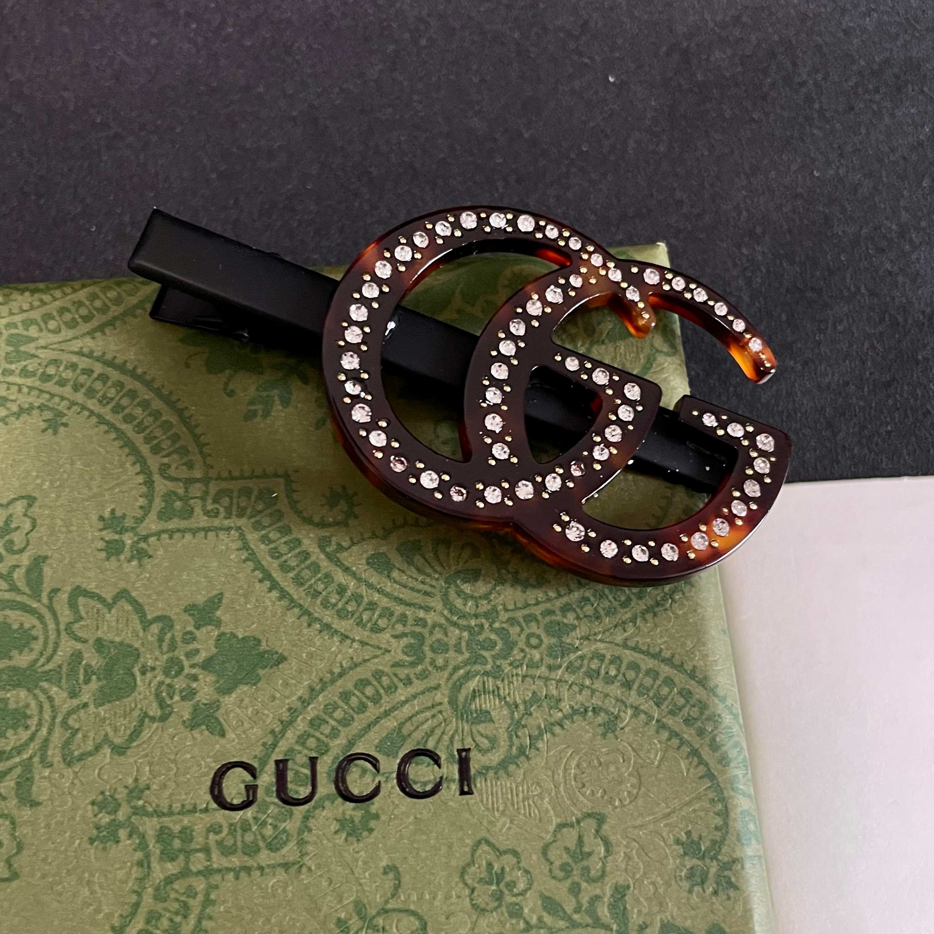 Gucci 新品发夹 古驰 新款发夹火爆来袭 做工 无可挑剔 代购级别‼ 售‼适合任何小仙女 百分百驾驭