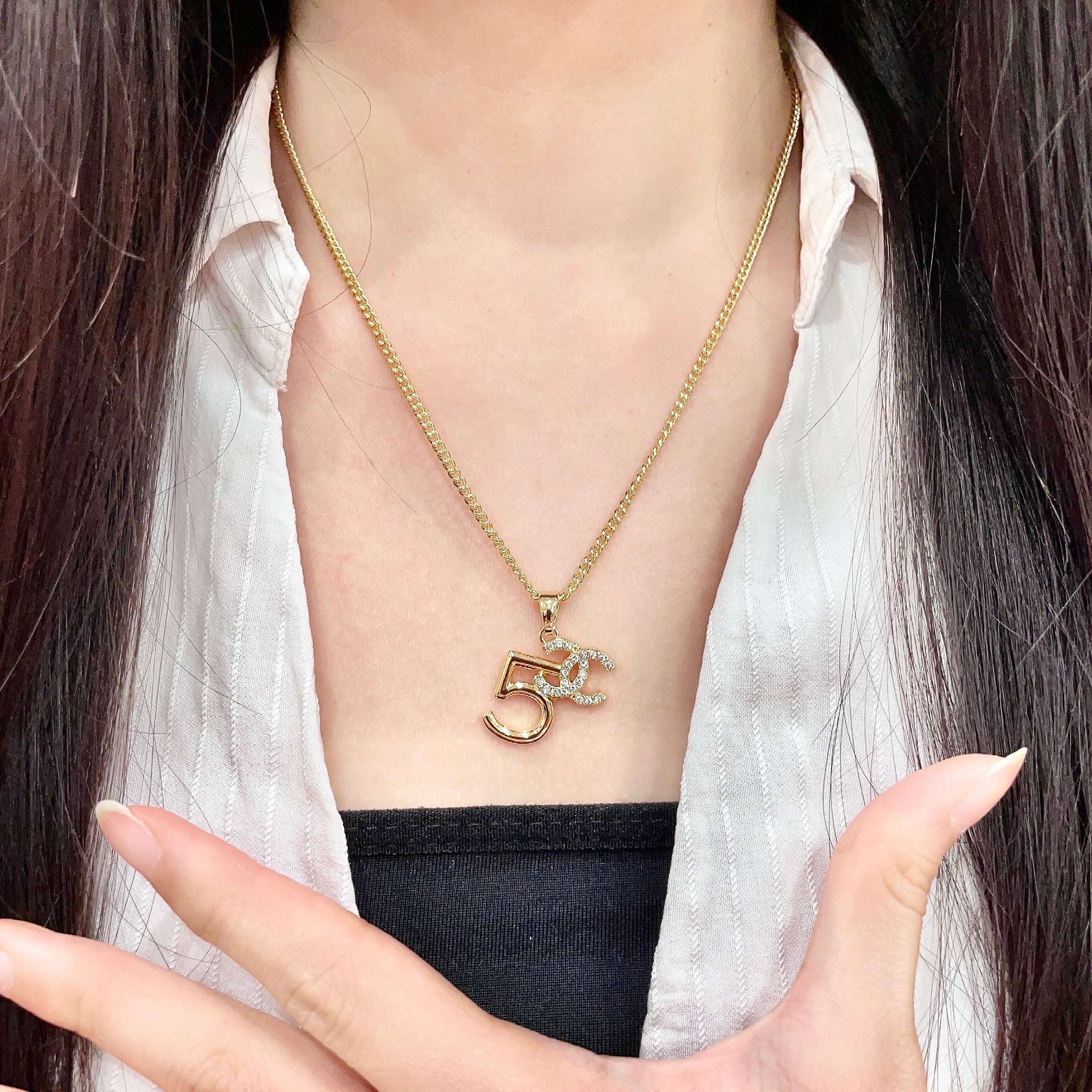 Chanel Chanel香奈儿 中古 字母 项链 小香家的款式真心无需多介绍 ，大方，非常显气质