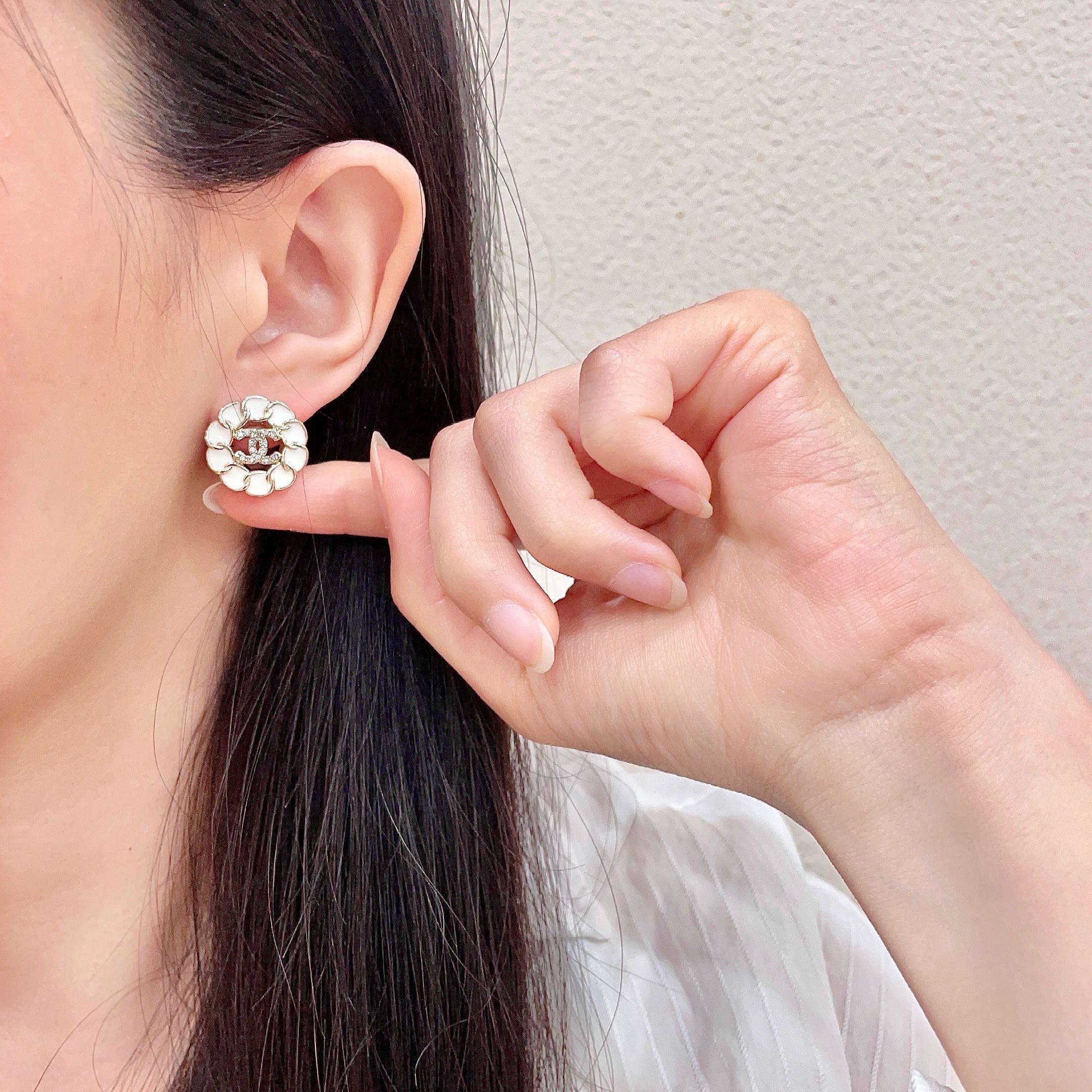 Chanel Chanel香奈儿 中古 双C耳钉 logo 小香家的款式真心无需多介绍 ，大方，非常显气质