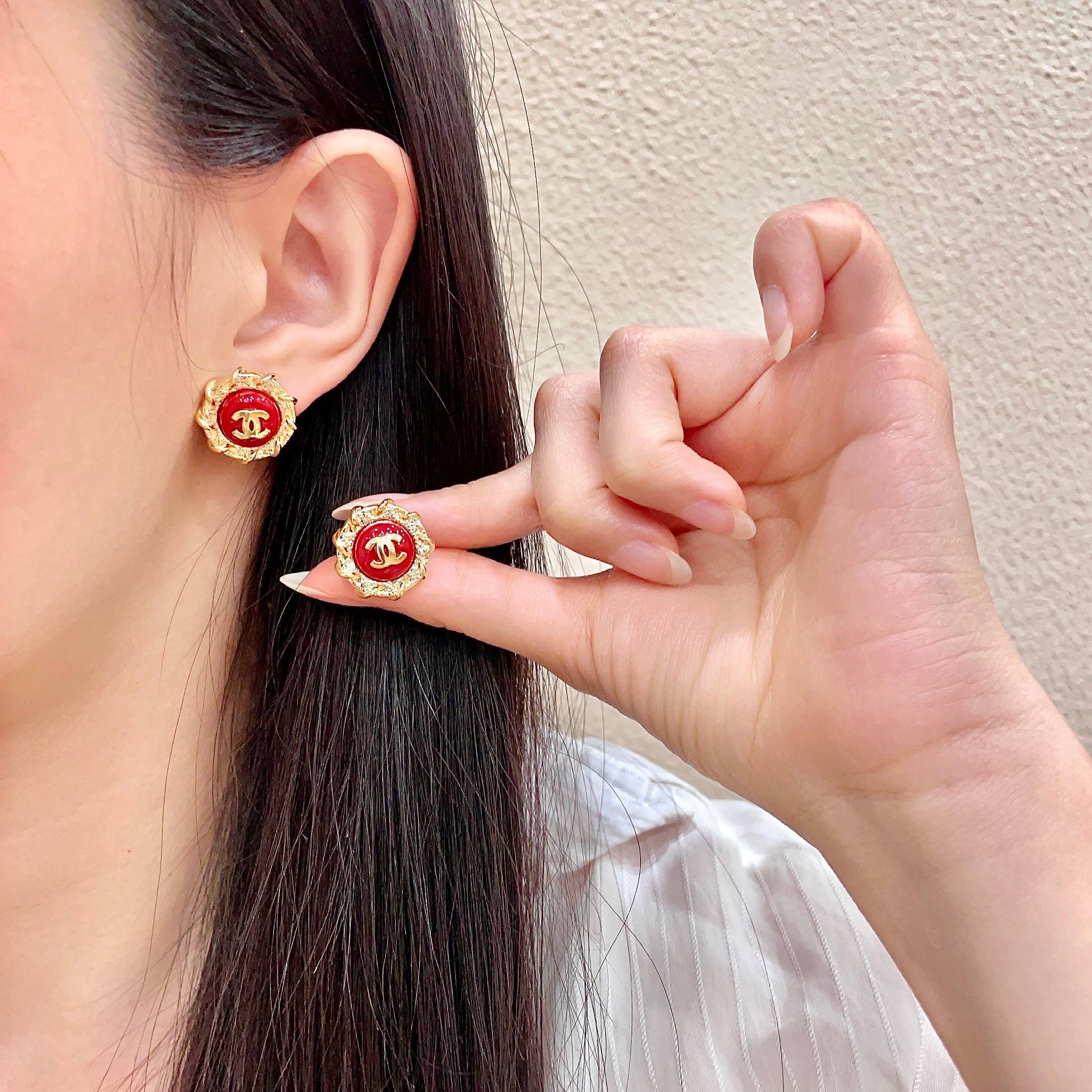 Chanel Chanel香奈儿 中古 双C耳钉 小香家的款式真心无需多介绍 ，大方，非常显气质