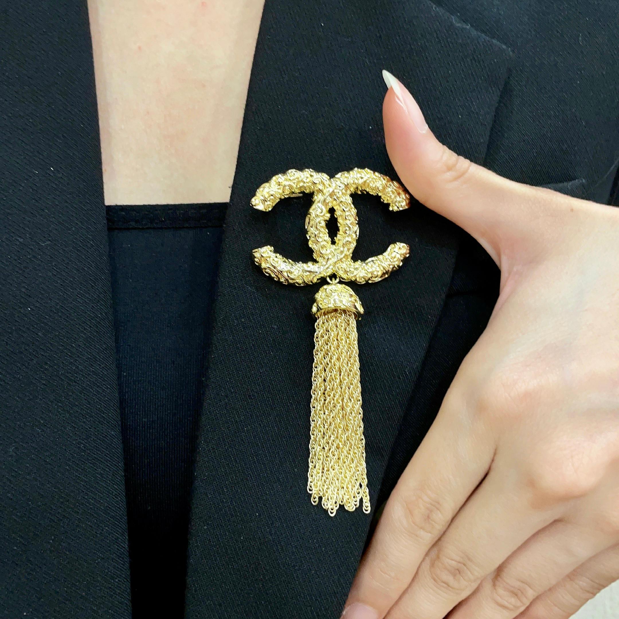 Chanel CHANEL 新款同步上新香奈儿胸针 是最懂女人的饰物 那些倾注了全部心血去做自己的女人