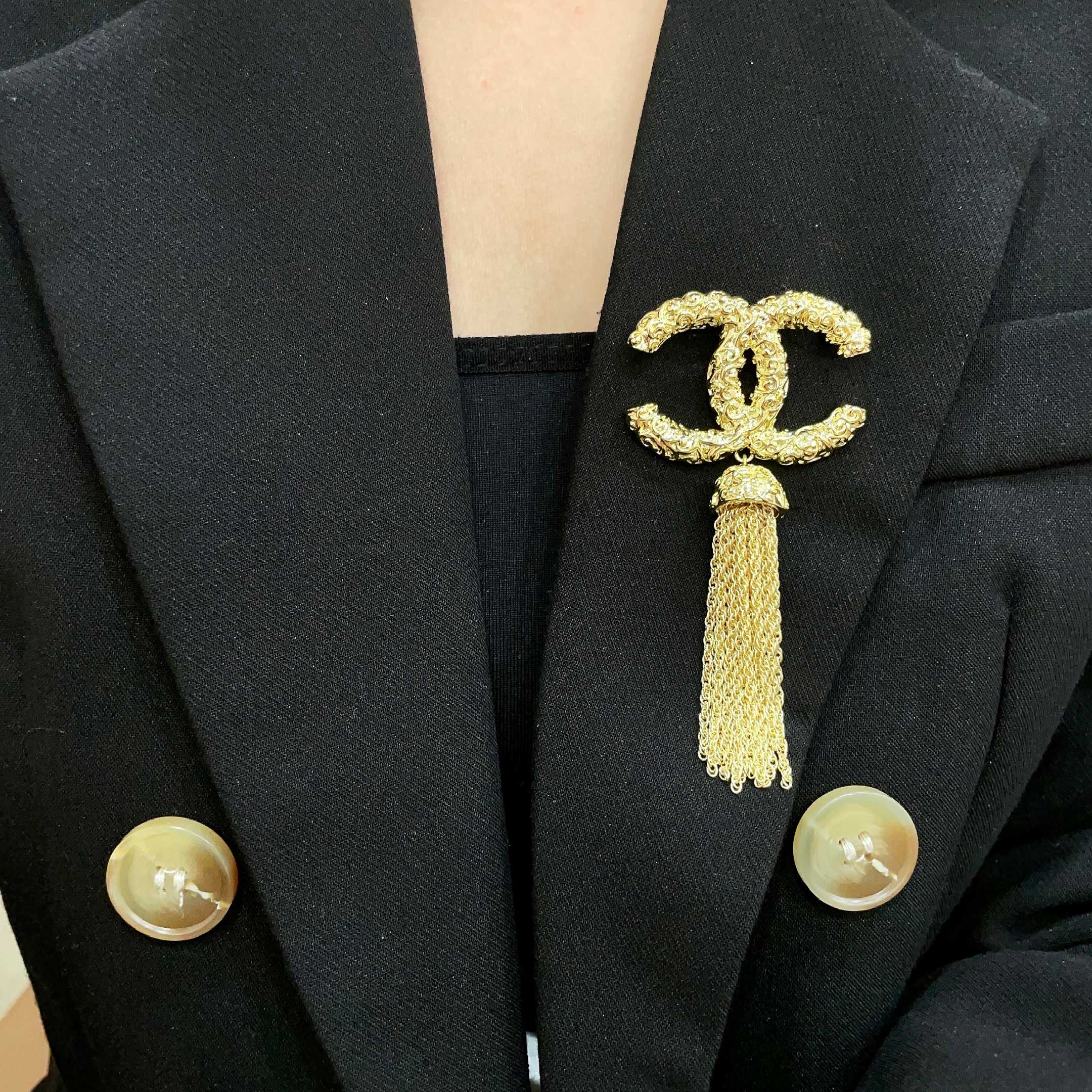 Chanel CHANEL 新款同步上新香奈儿胸针 是最懂女人的饰物 那些倾注了全部心血去做自己的女人