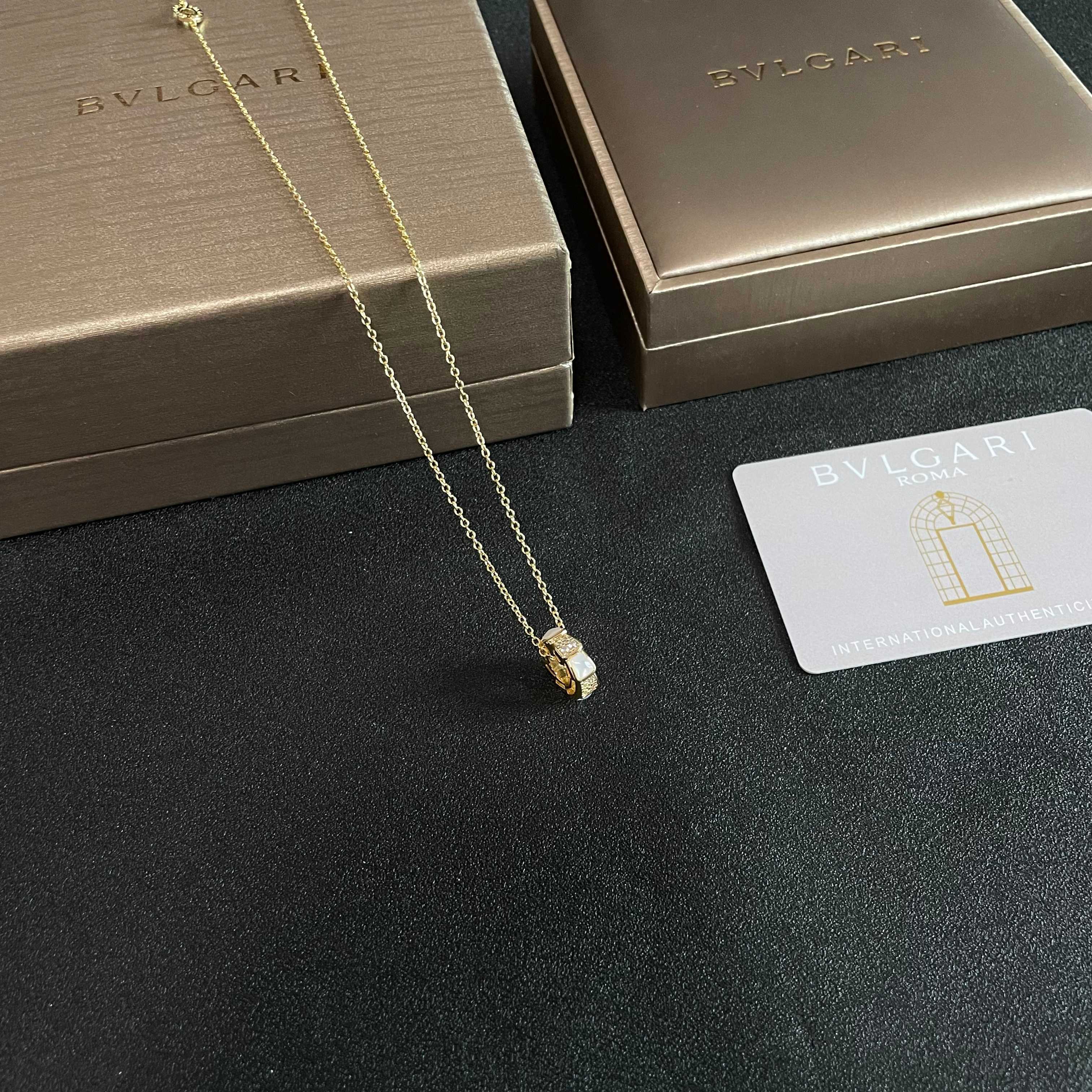 Bvlgari 宝格丽 项链 最新 高级 扣 刻字 质感十足 重工打造 高端亚金 定制 看做工看细节看字印看石头
