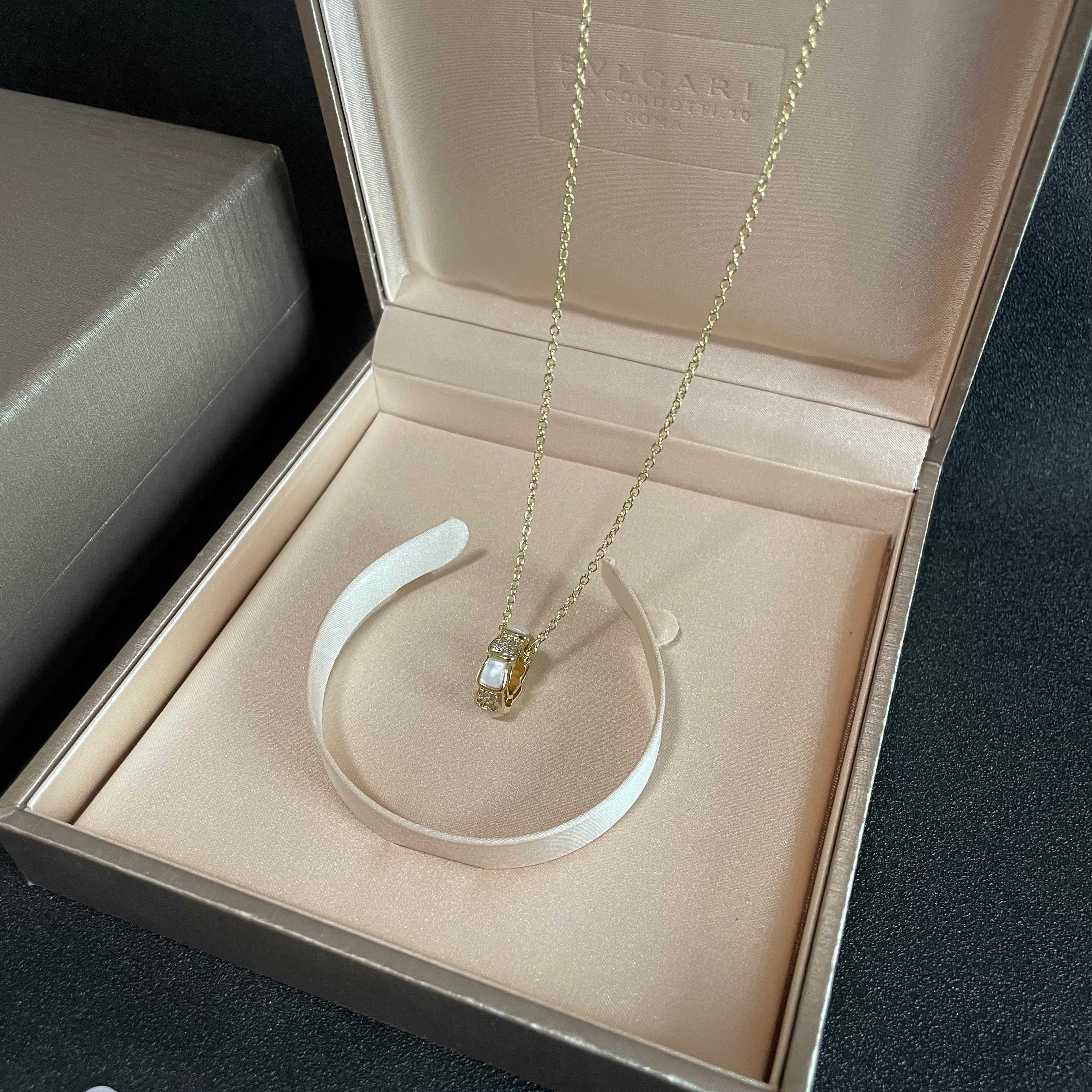 Bvlgari 宝格丽 项链 最新 高级 扣 刻字 质感十足 重工打造 高端亚金 定制 看做工看细节看字印看石头