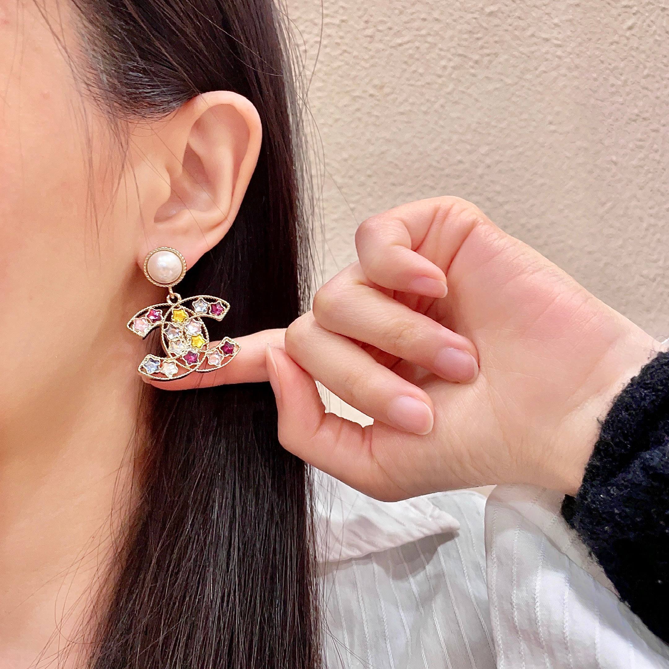 Chanel香奈儿 中古 耳钉👀小香家的款式真心无需多介绍😘🎶每一款都超好看，精致大方，非常显气质