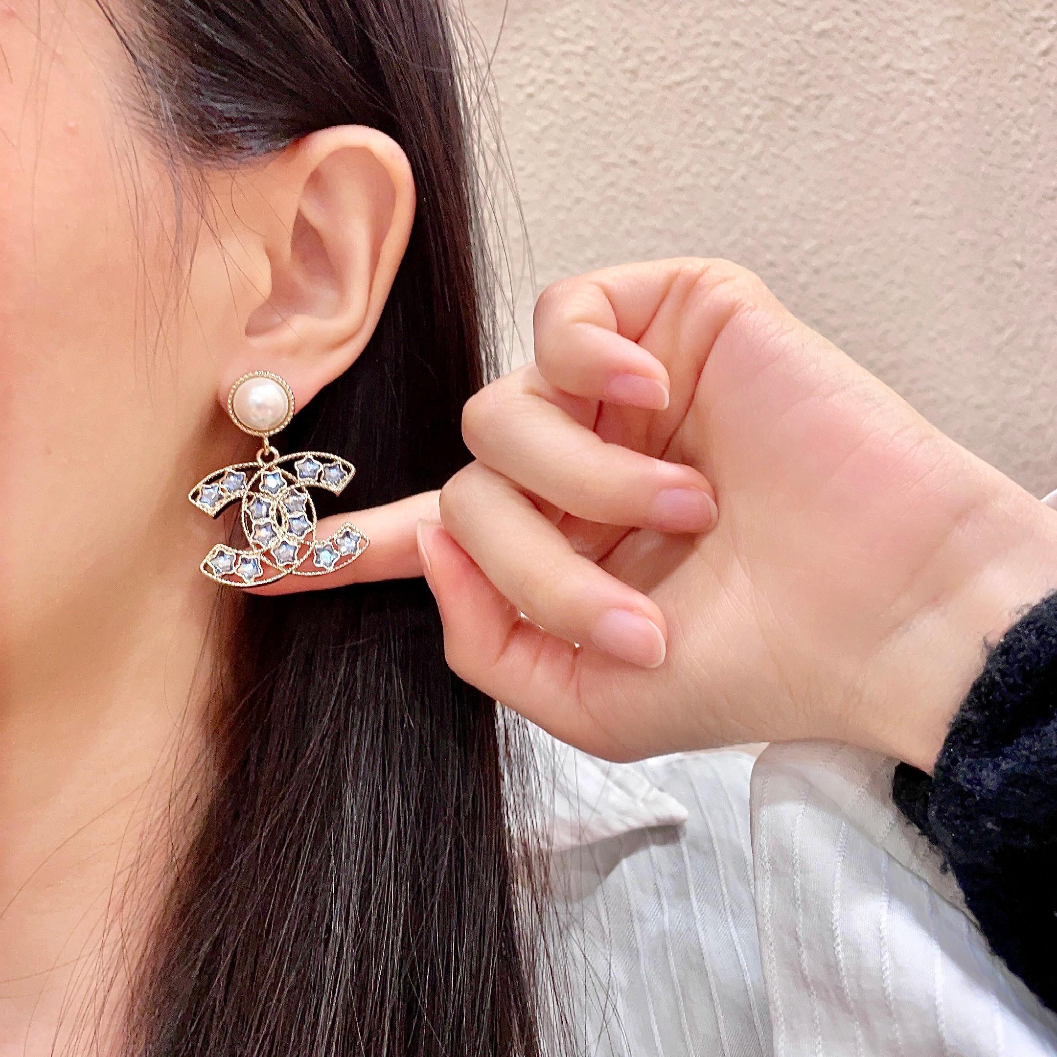 Chanel香奈儿 中古 耳钉👀小香家的款式真心无需多介绍😘🎶每一款都超好看，精致大方，非常显气质