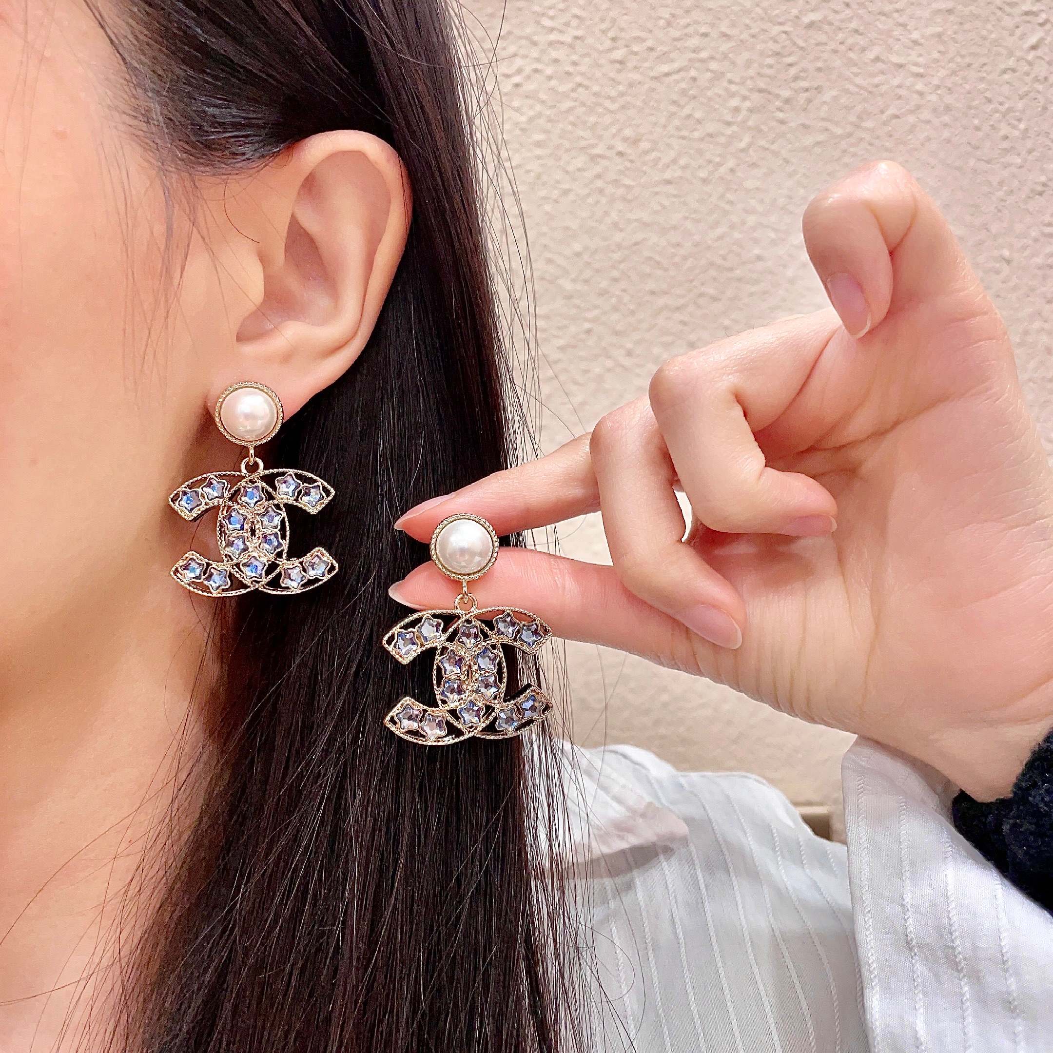 Chanel香奈儿 中古 耳钉👀小香家的款式真心无需多介绍😘🎶每一款都超好看，精致大方，非常显气质