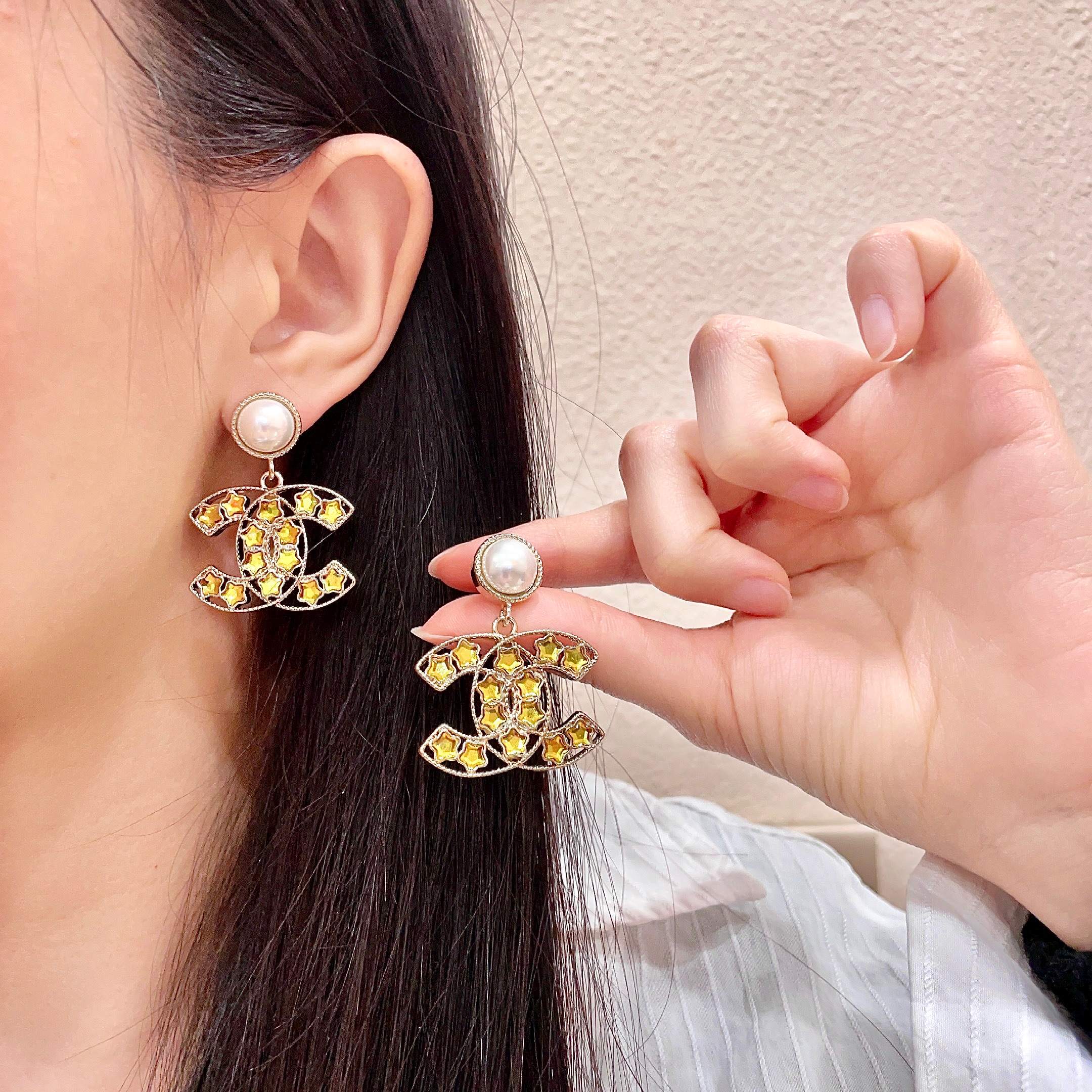 Chanel香奈儿 中古 耳钉👀小香家的款式真心无需多介绍😘🎶每一款都超好看，精致大方，非常显气质
