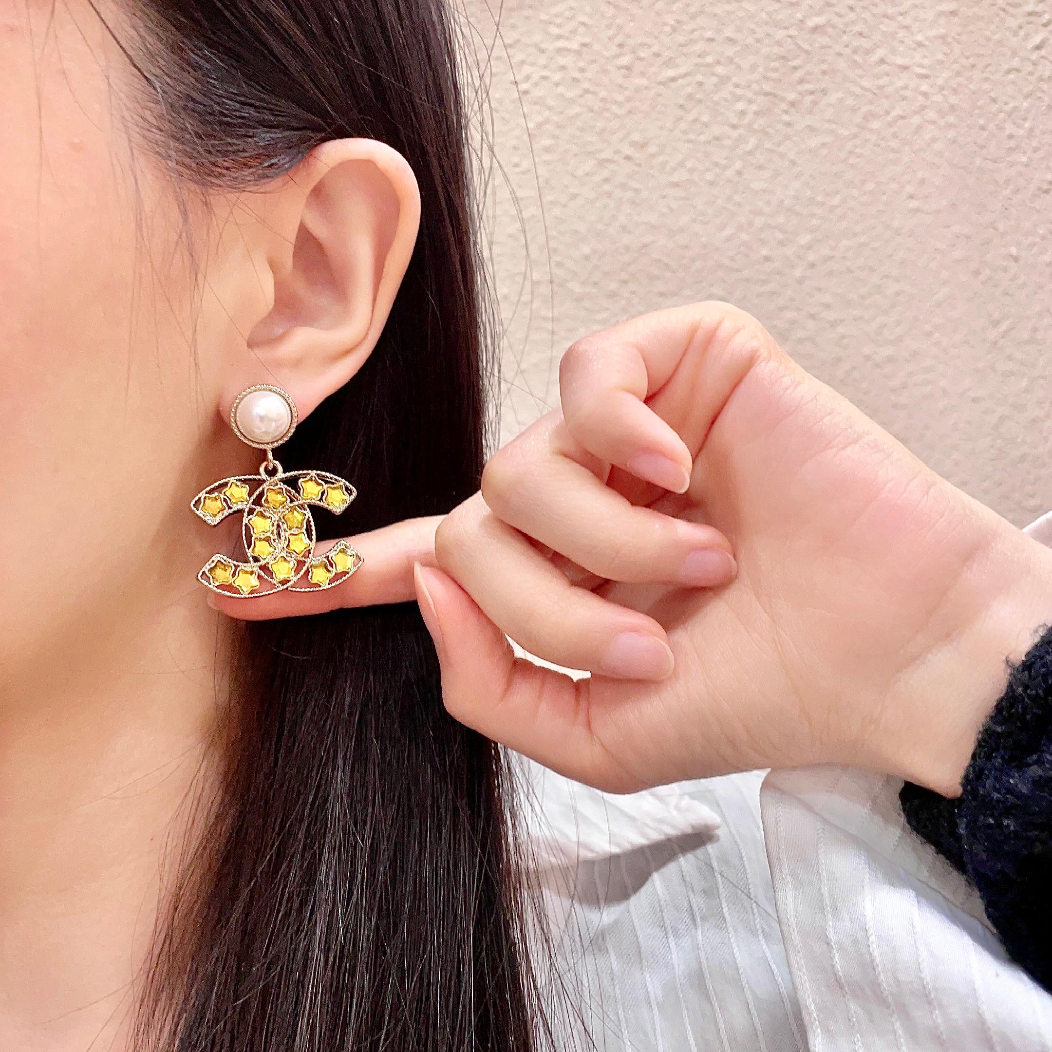 Chanel香奈儿 中古 耳钉👀小香家的款式真心无需多介绍😘🎶每一款都超好看，精致大方，非常显气质