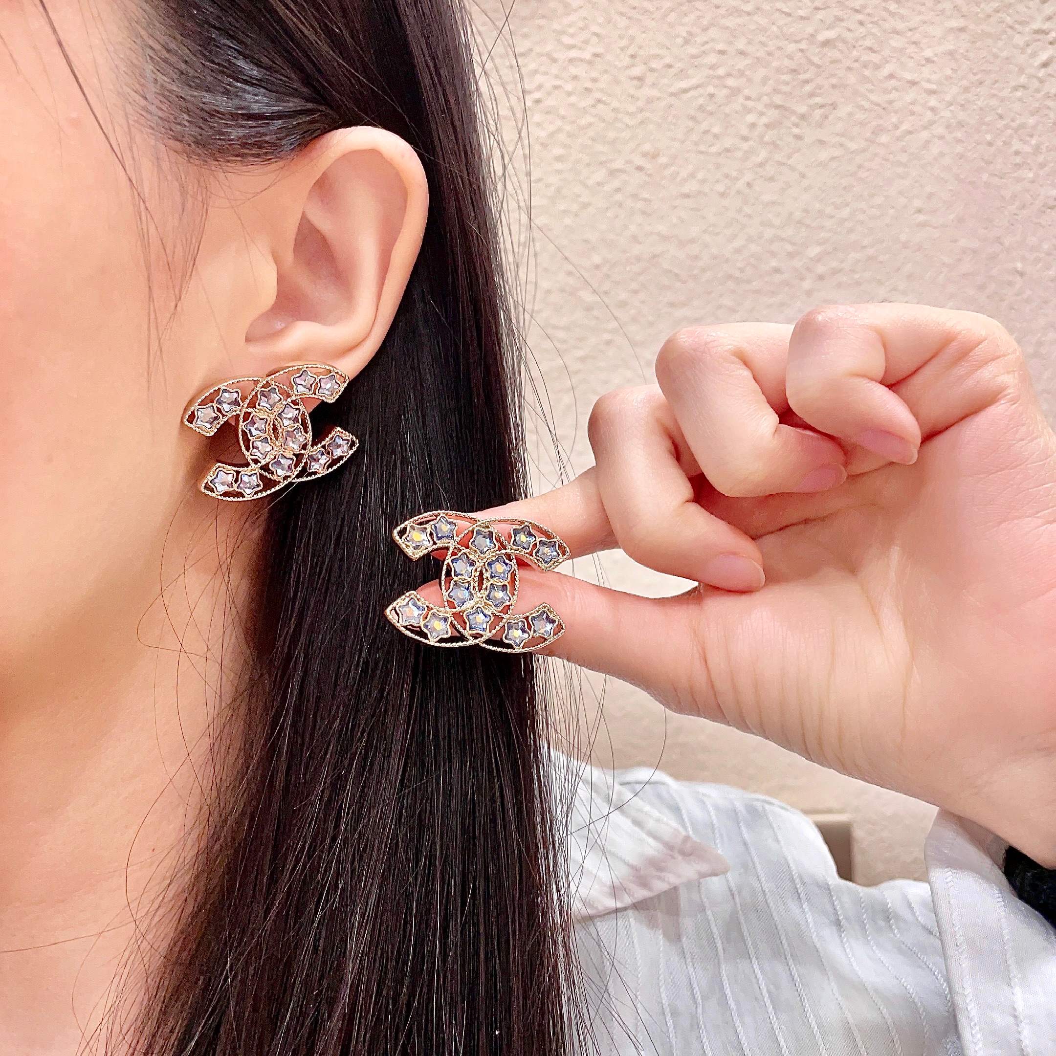 Chanel香奈儿 中古 耳钉👀小香家的款式真心无需多介绍😘🎶每一款都超好看，精致大方，非常显气质