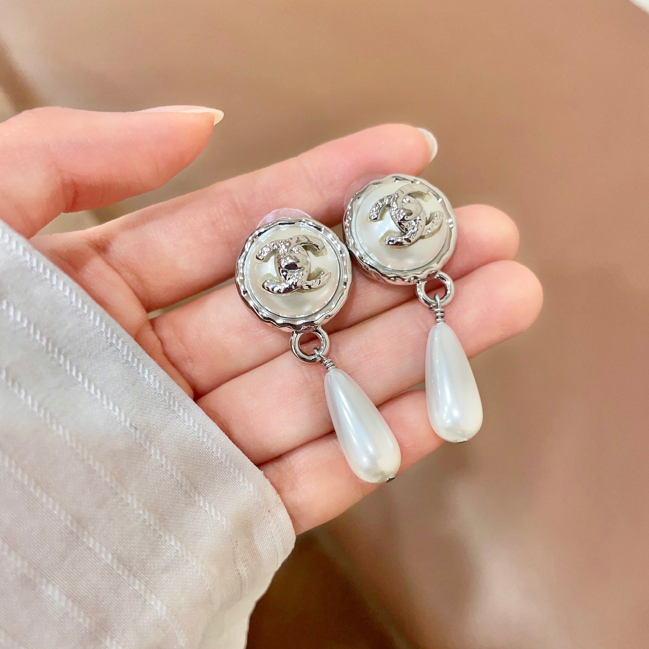 Chanel香奈儿 中古 耳钉👀小香家的款式真心无需多介绍😘🎶每一款都超好看，精致大方，非常显气质
