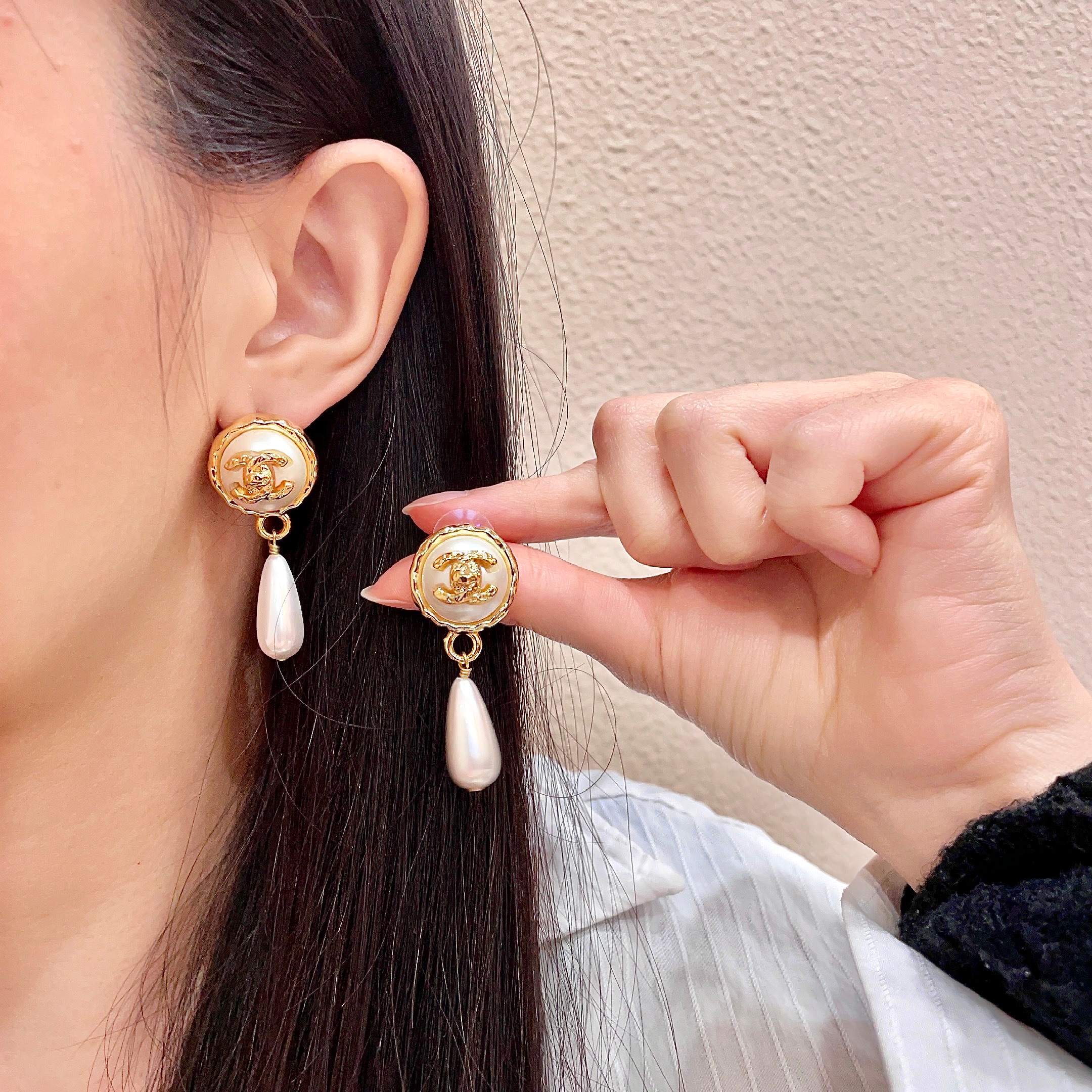 Chanel香奈儿 中古 耳钉👀小香家的款式真心无需多介绍😘🎶每一款都超好看，精致大方，非常显气质