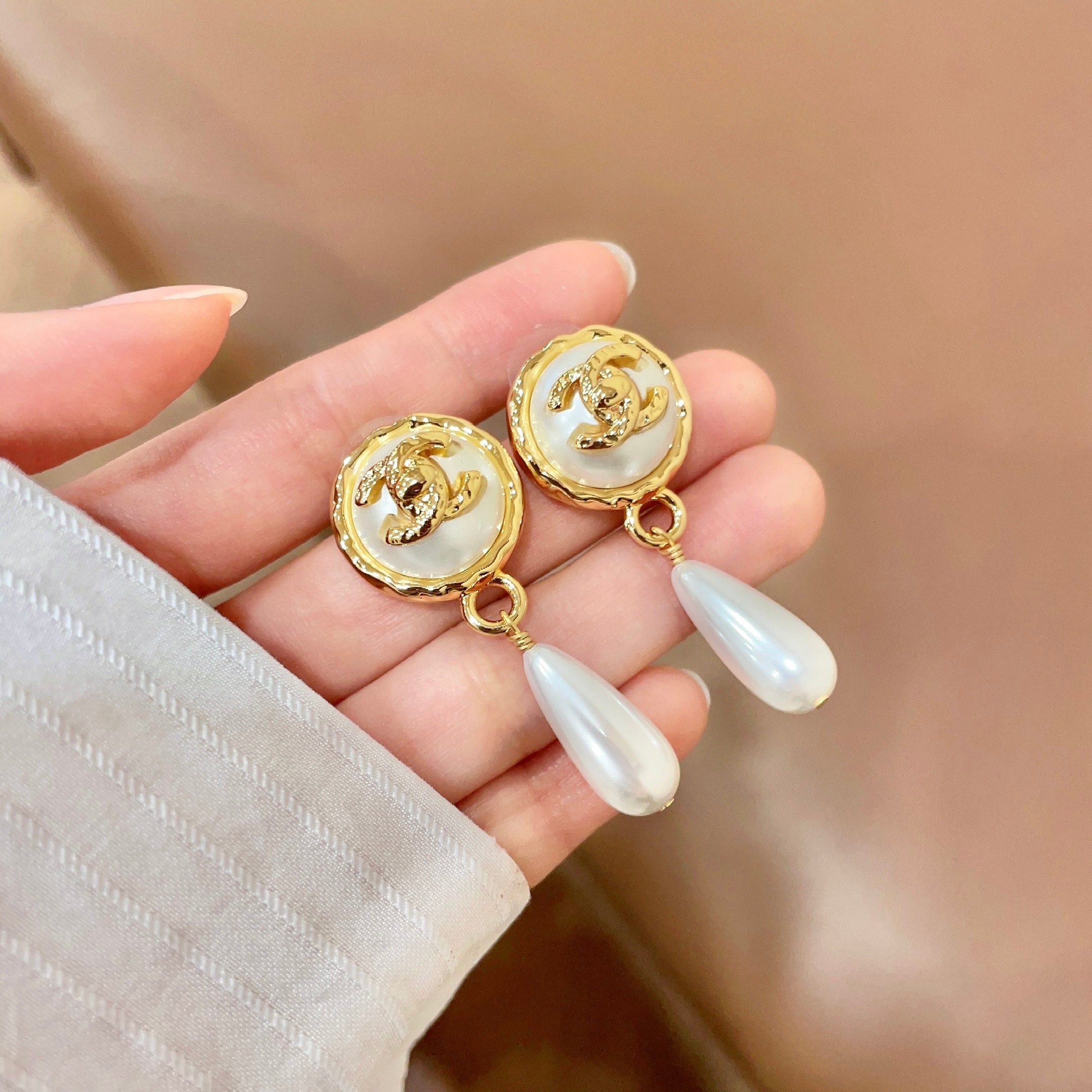 Chanel香奈儿 中古 耳钉👀小香家的款式真心无需多介绍😘🎶每一款都超好看，精致大方，非常显气质