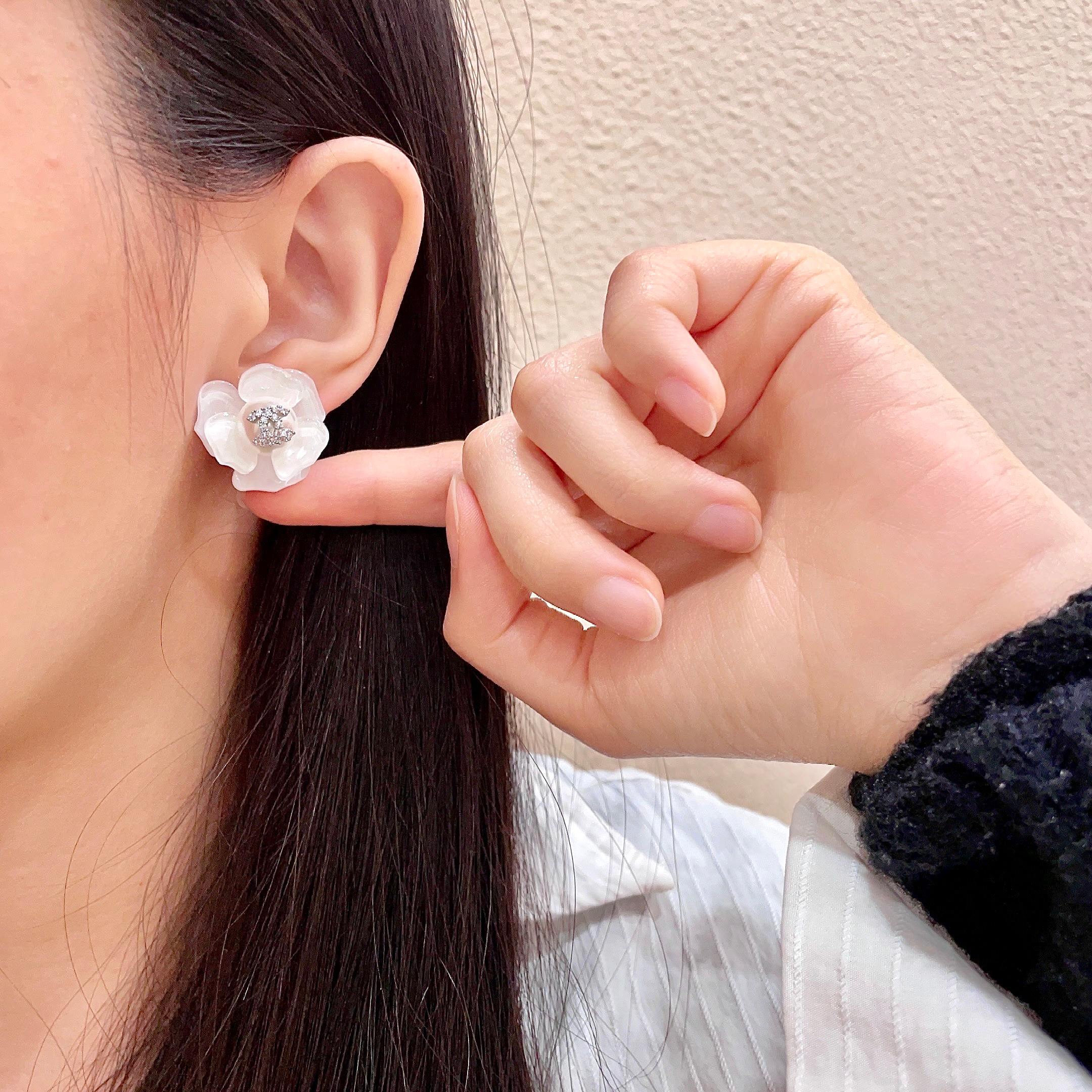 Chanel香奈儿 中古 耳钉👀小香家的款式真心无需多介绍😘🎶每一款都超好看，精致大方，非常显气质
