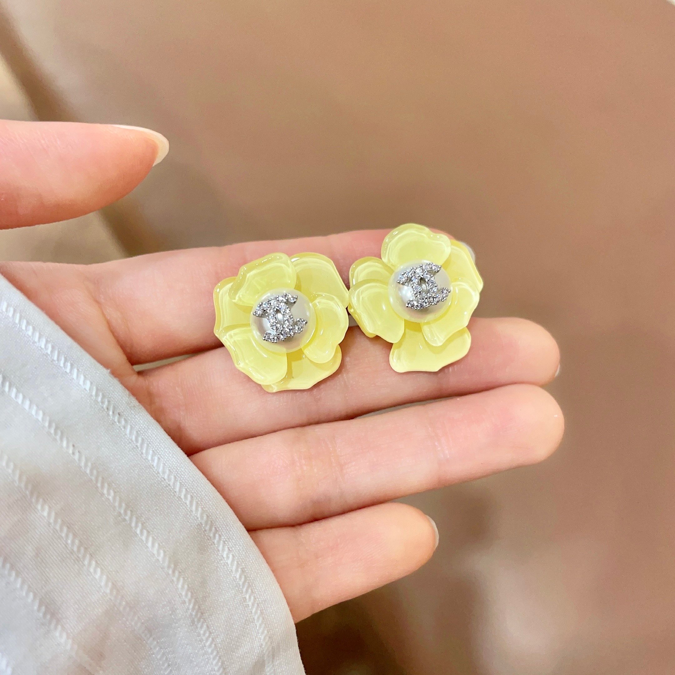 Chanel香奈儿 中古 耳钉👀小香家的款式真心无需多介绍😘🎶每一款都超好看，精致大方，非常显气质