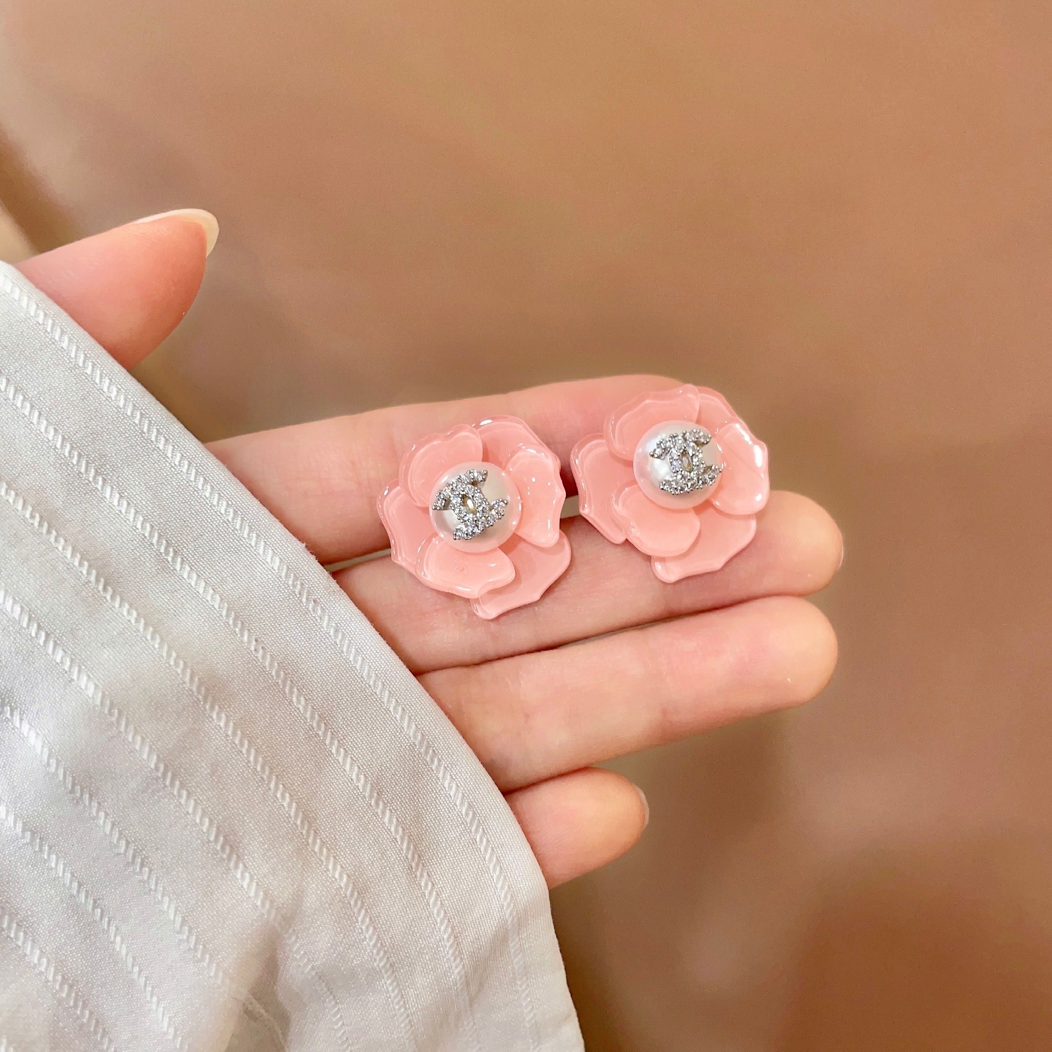 Chanel香奈儿 中古 耳钉👀小香家的款式真心无需多介绍😘🎶每一款都超好看，精致大方，非常显气质