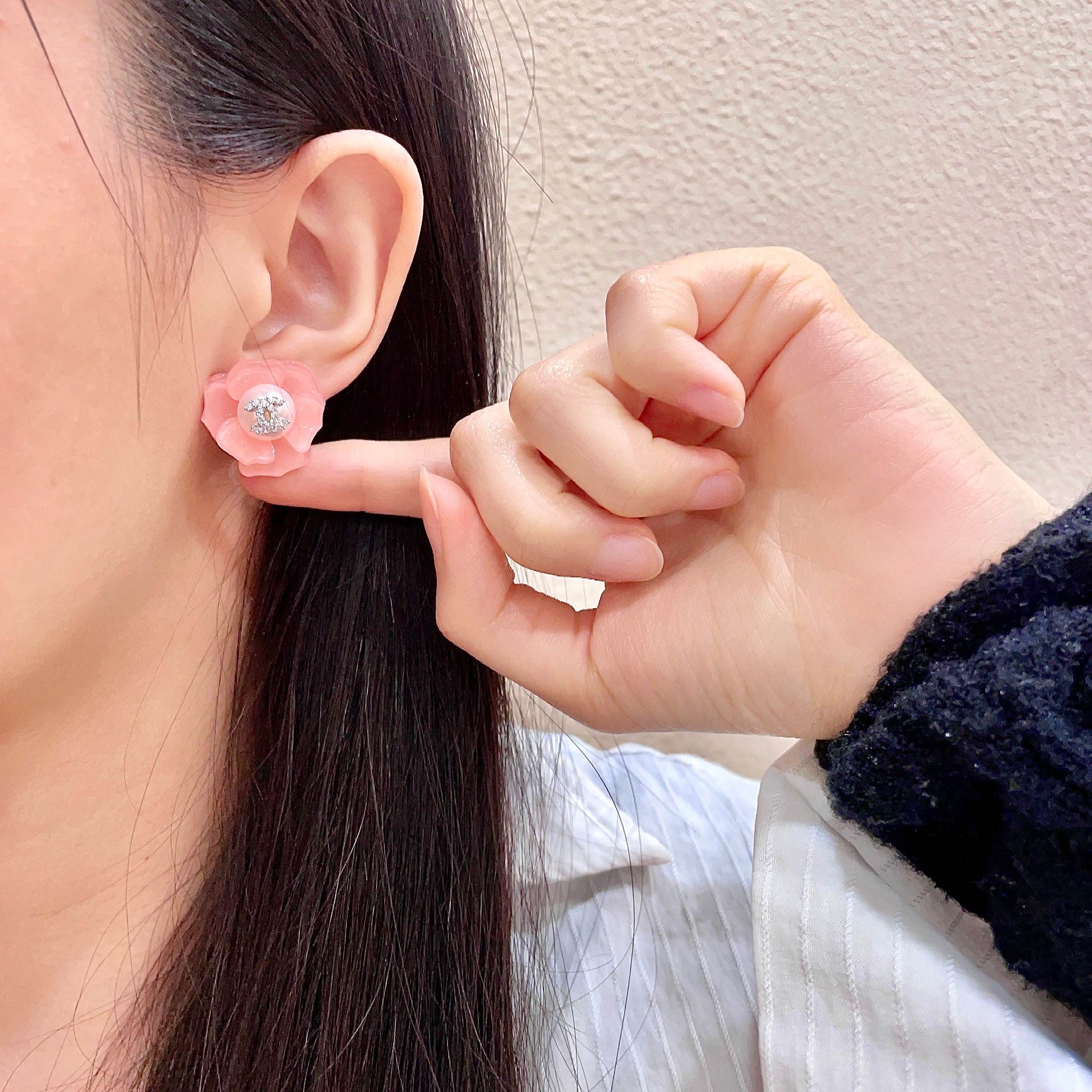 Chanel香奈儿 中古 耳钉👀小香家的款式真心无需多介绍😘🎶每一款都超好看，精致大方，非常显气质
