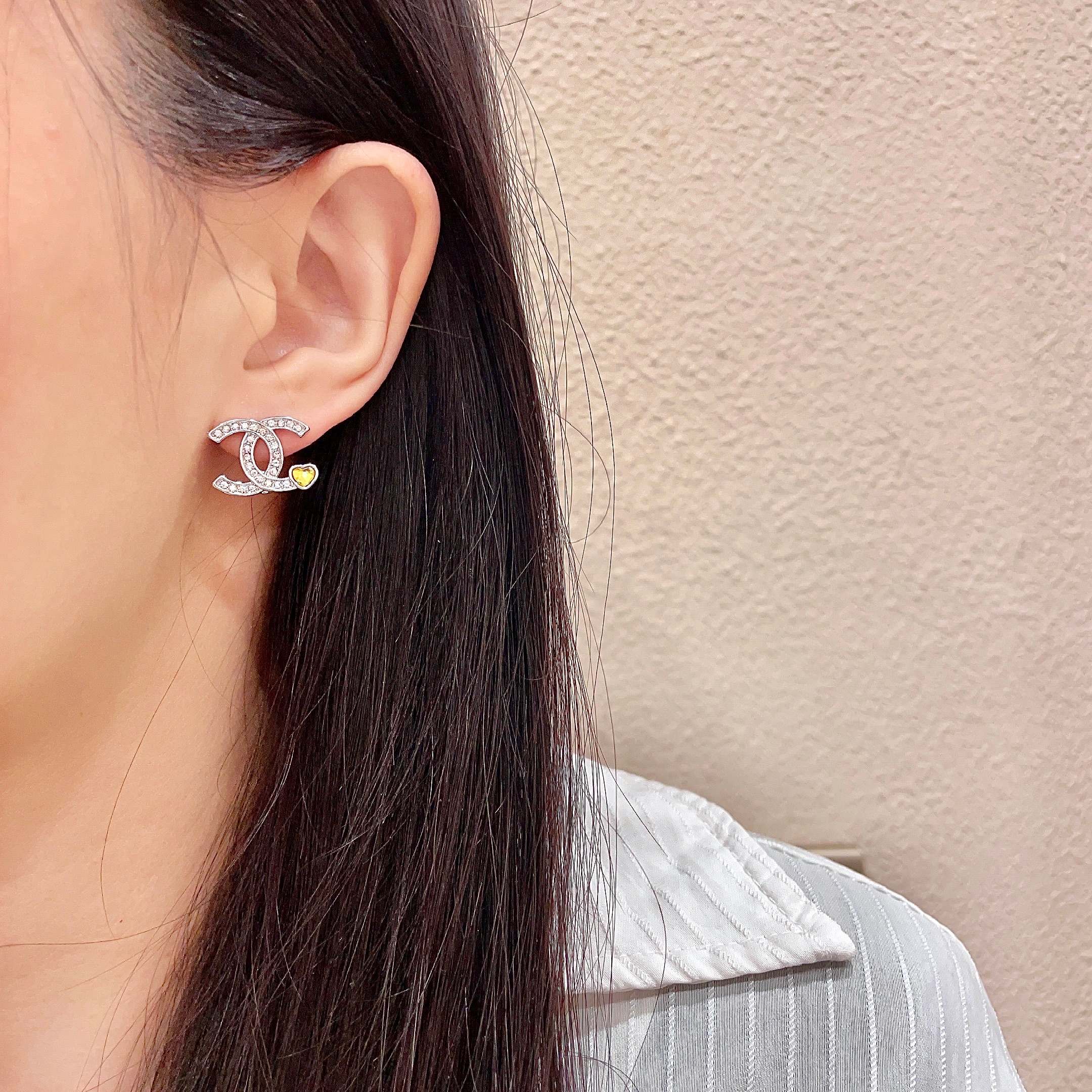 Chanel香奈儿 中古 耳钉👀小香家的款式真心无需多介绍😘🎶每一款都超好看，精致大方，非常显气质